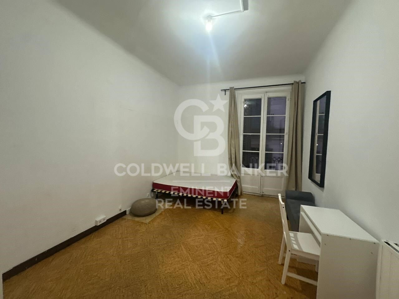 Geräumige renovierungsbedürftige Wohnung zum Verkauf in Ciutat Vella - 154 m² mit großem Potenzial