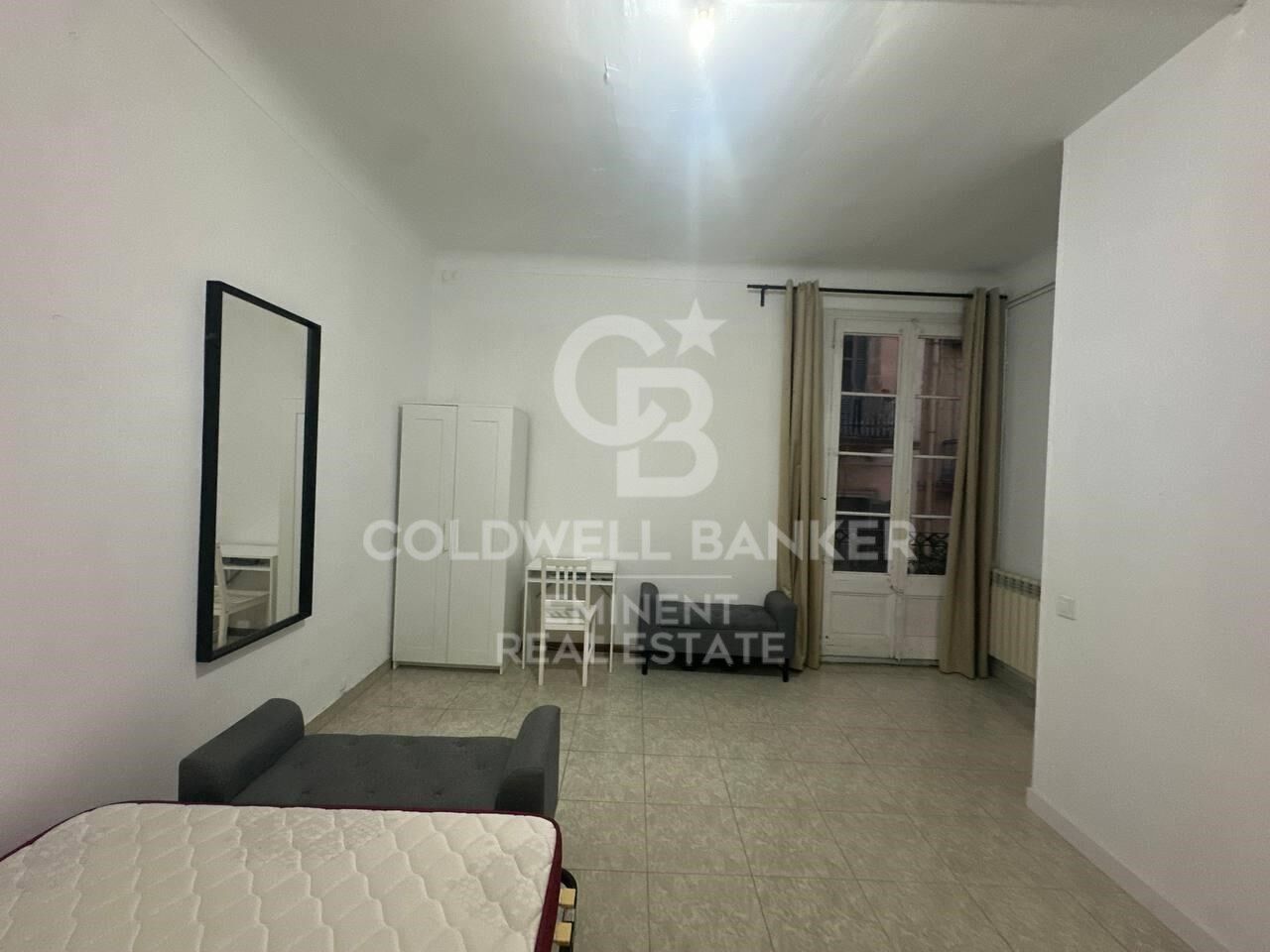 Geräumige renovierungsbedürftige Wohnung zum Verkauf in Ciutat Vella - 154 m² mit großem Potenzial