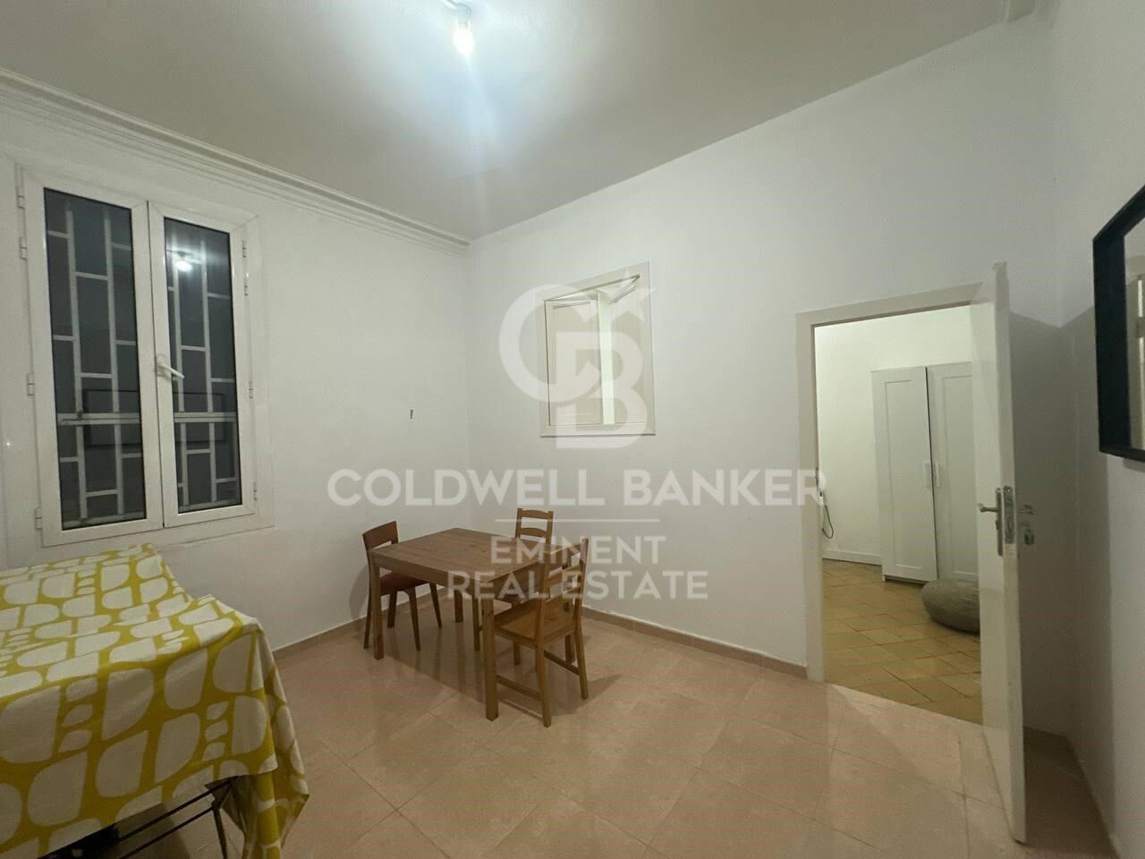 Amplio piso para reformar en venta en Ciutat Vella 154m2 con gran potencial
