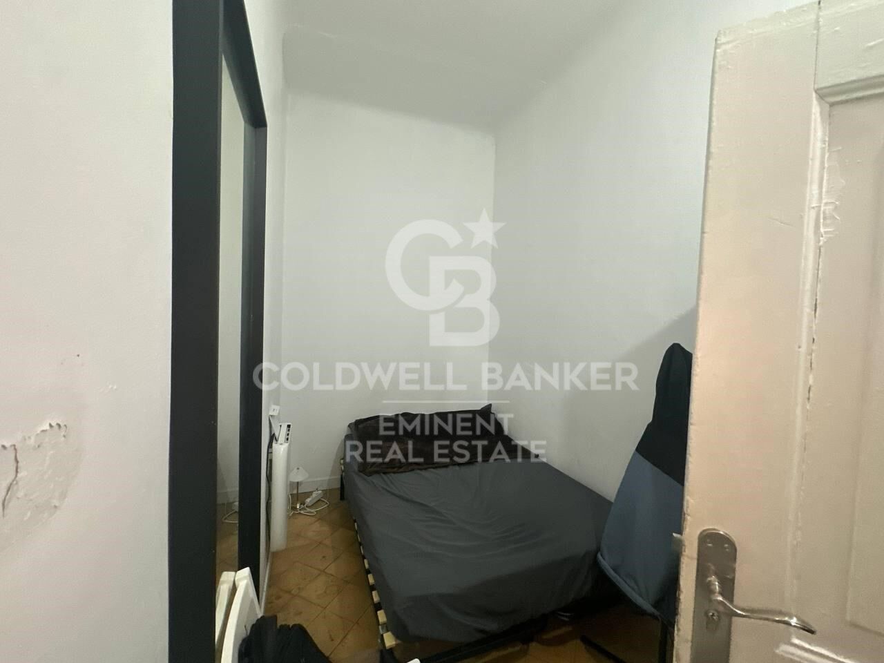 Amplio piso para reformar en venta en Ciutat Vella 154m2 con gran potencial