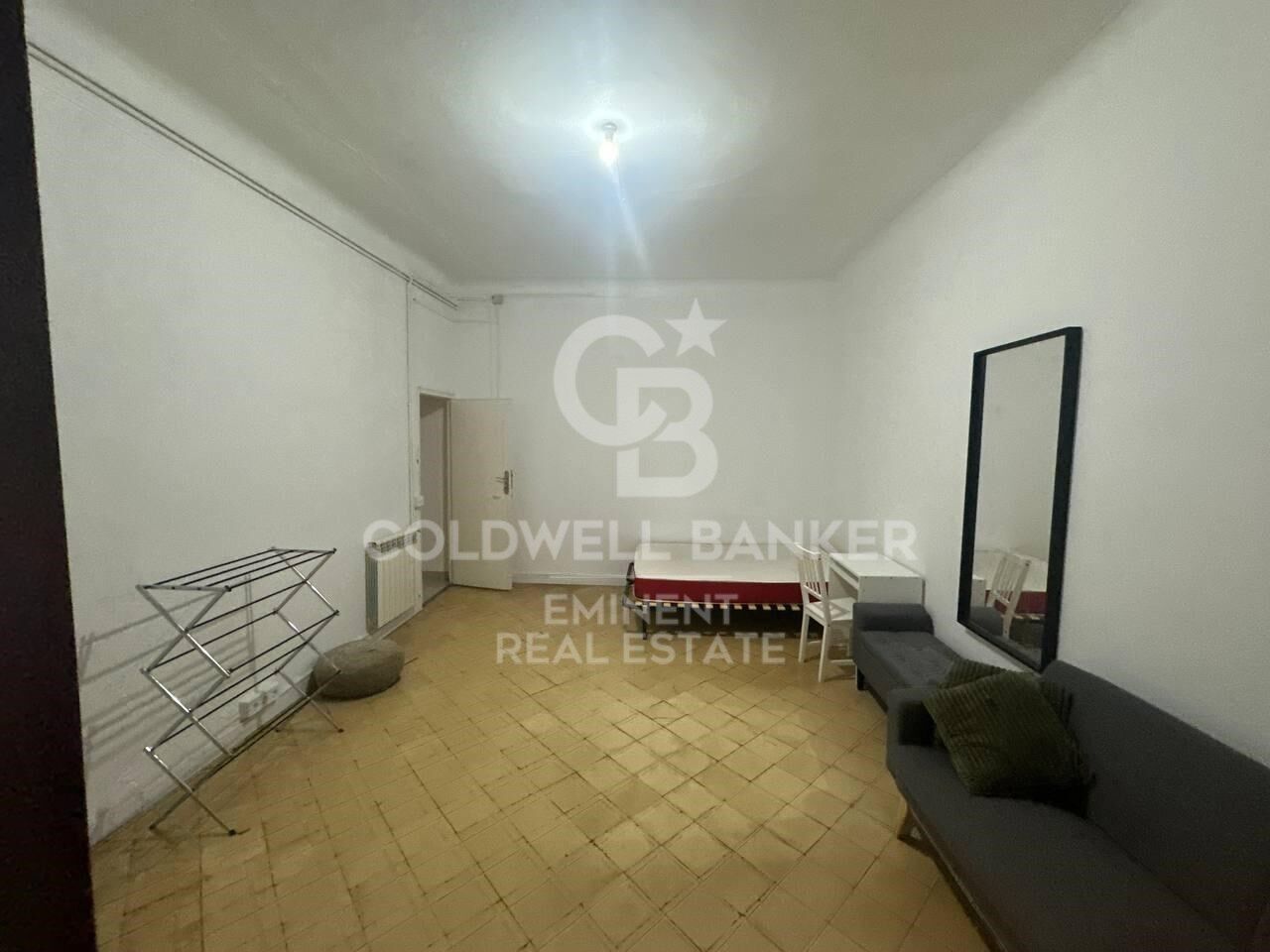 Amplio piso para reformar en venta en Ciutat Vella 154m2 con gran potencial