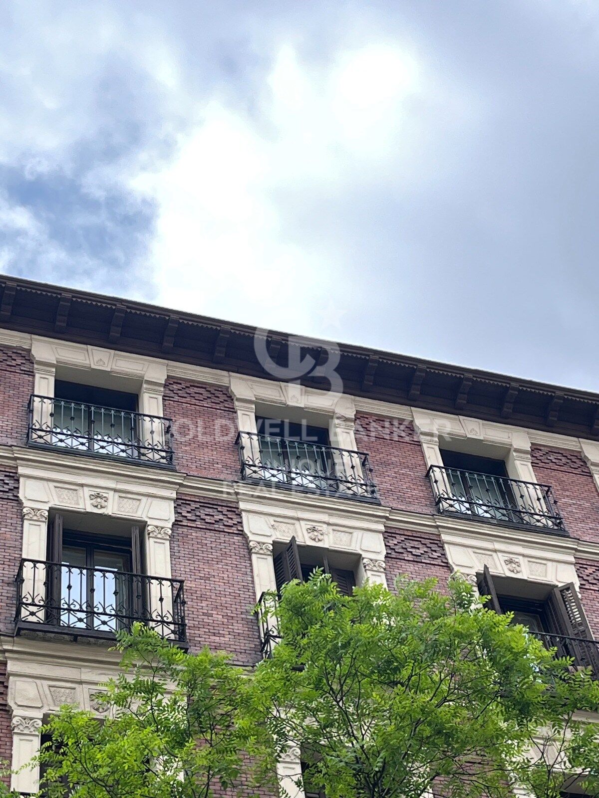 Piso exterior de 3 dormitorios con 11 balcones en Goya, Madrid