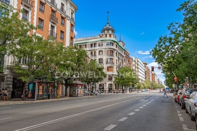 Außenwohnung mit 11 Balkonen zum Renovieren in Goya, Madrid