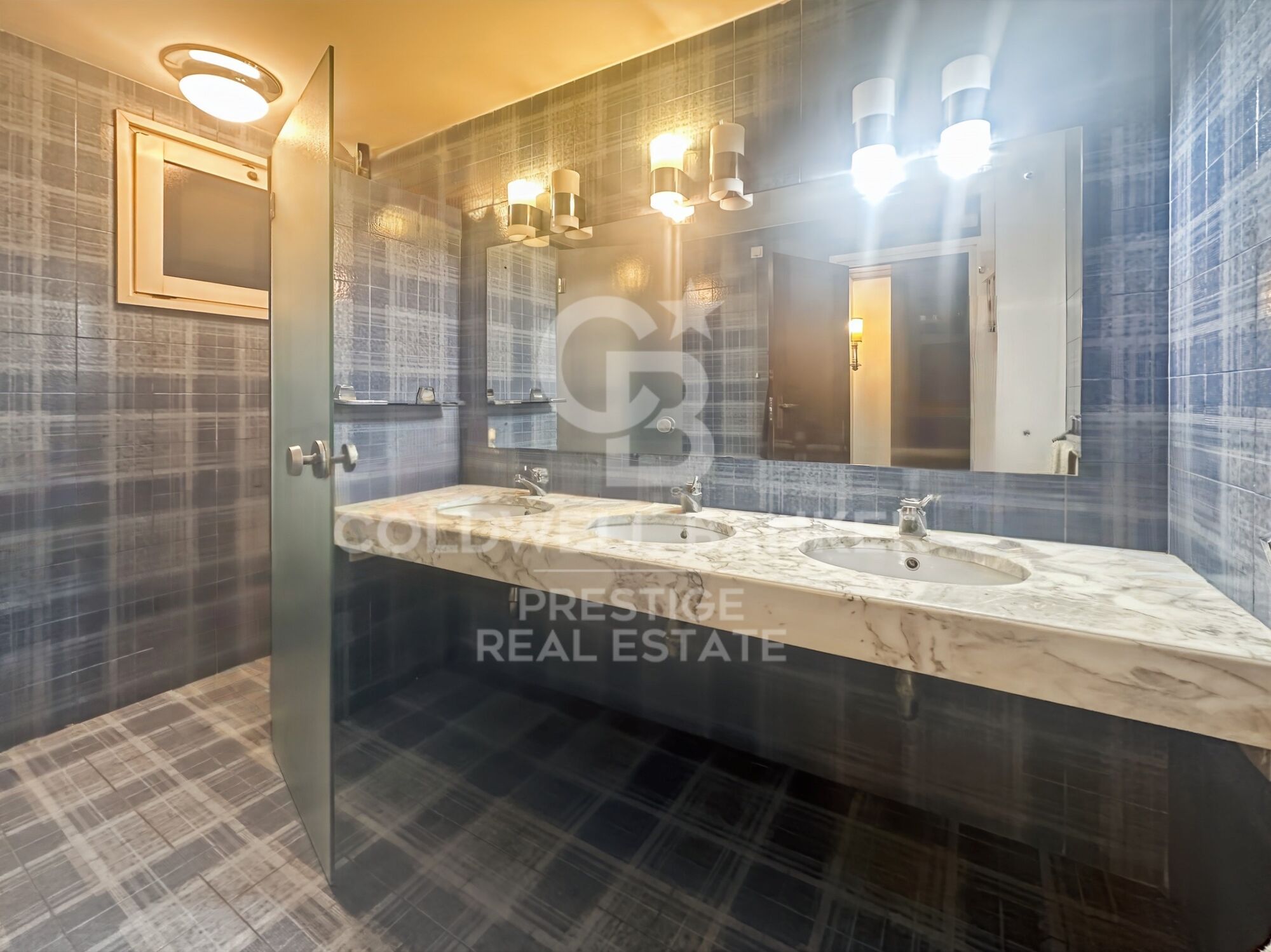 Wohnung mit Terrasse zur Renovierung in der Santaló-Straße