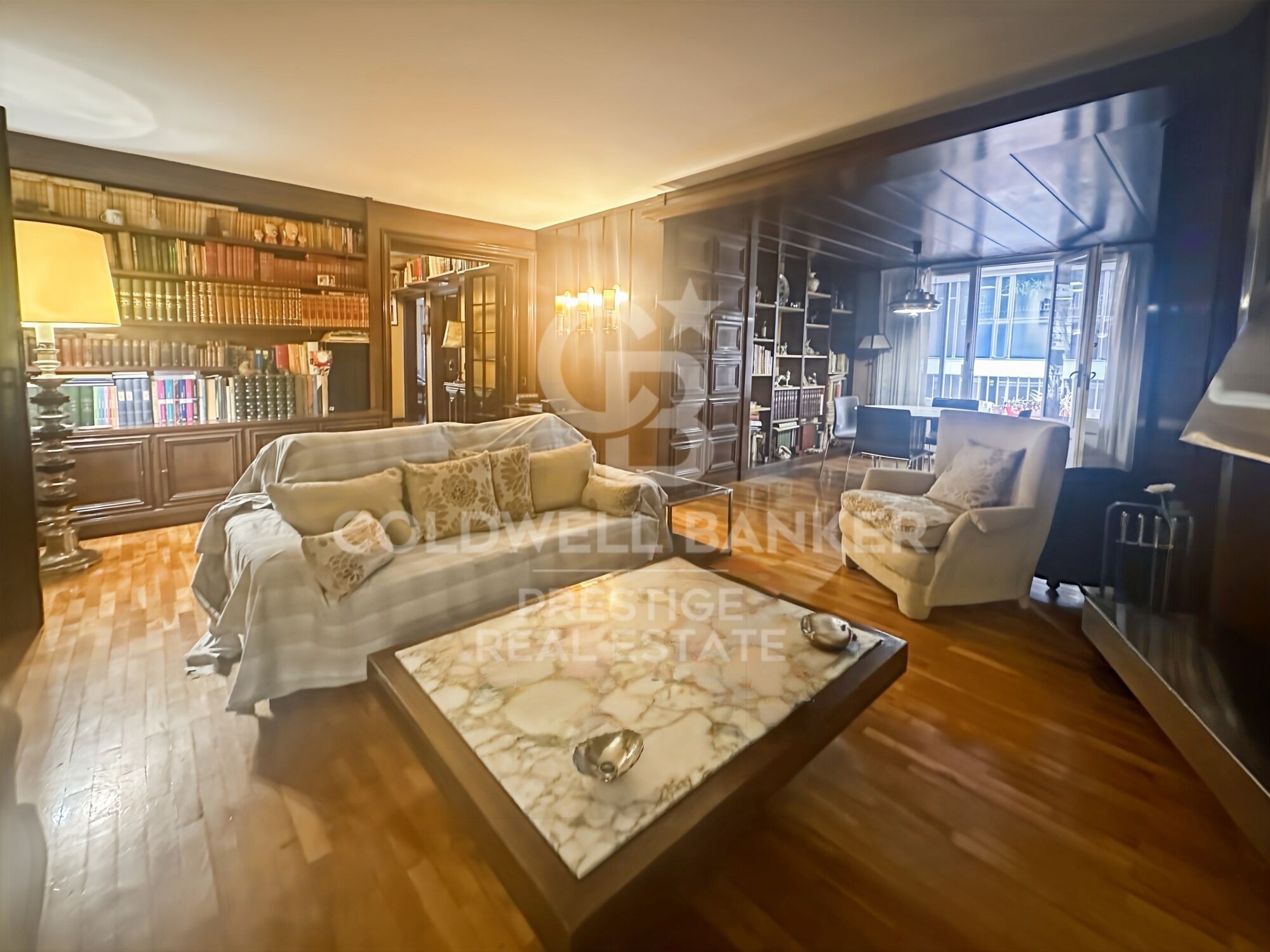 Appartement avec terrasse à rénover rue Santaló