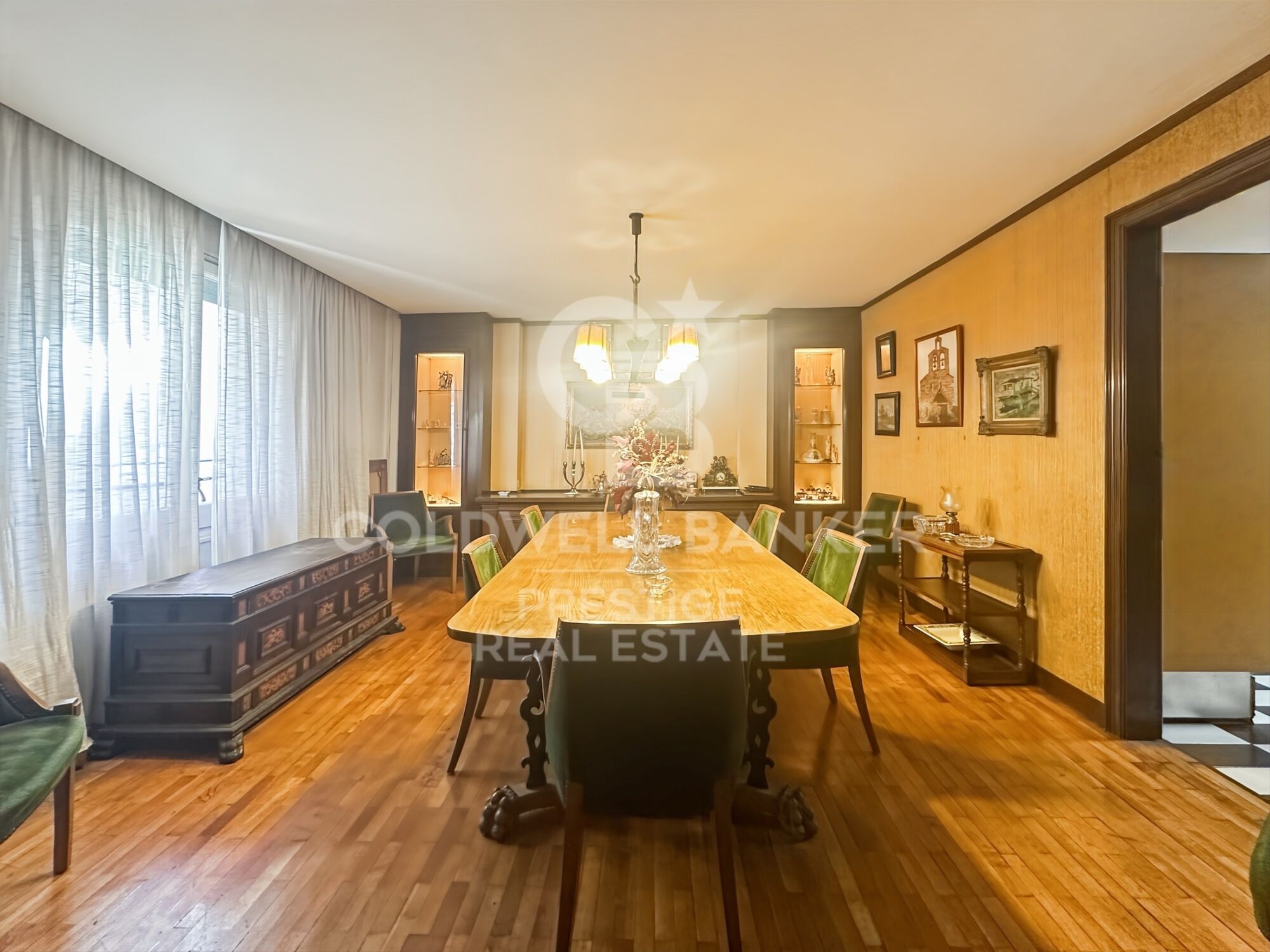 Appartement avec terrasse à rénover rue Santaló