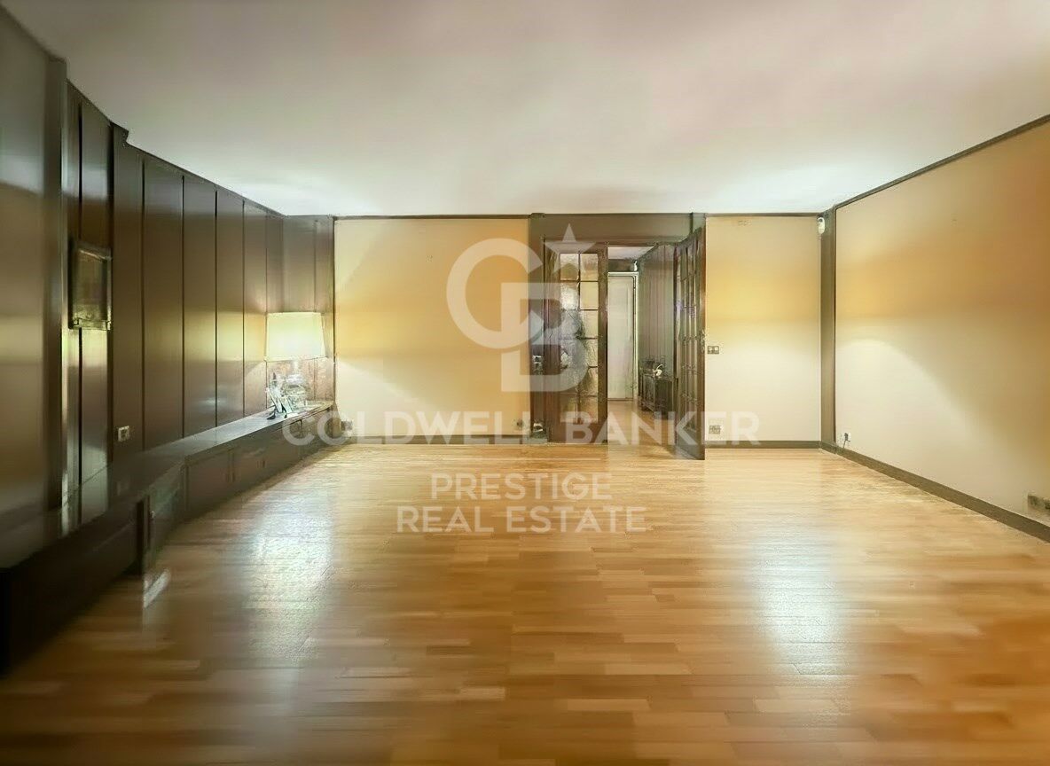 Appartement avec terrasse à rénover rue Santaló