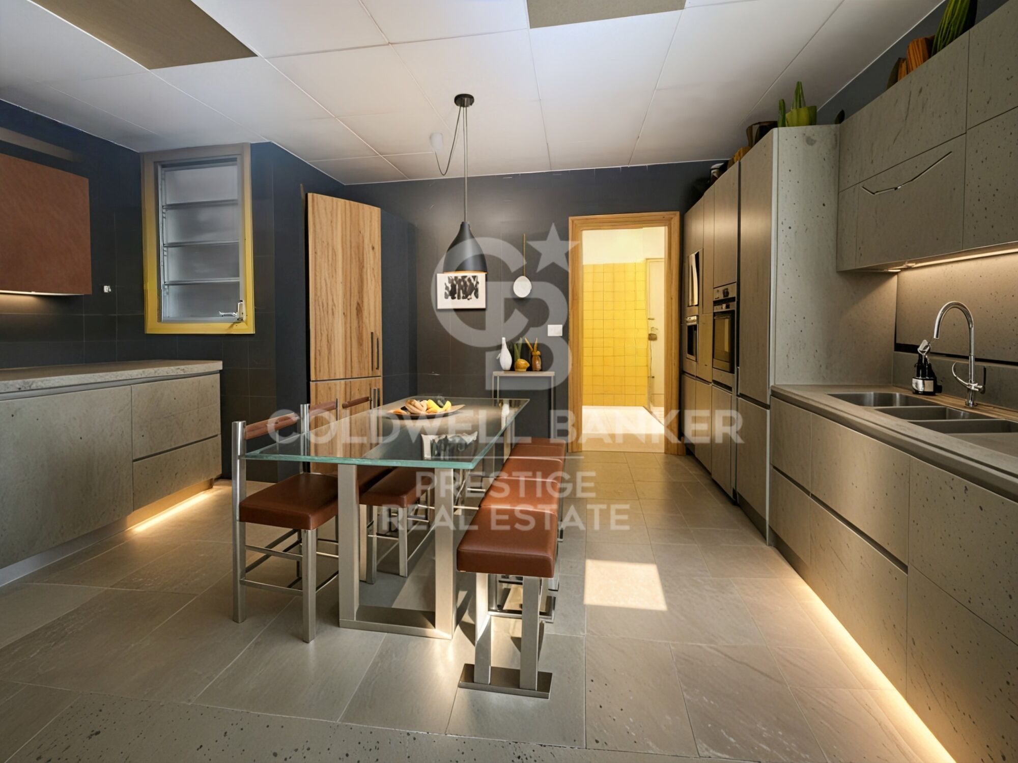 Piso con terraza a reformar en calle Santaló, Barcelona