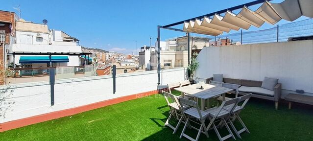 Komplett renoviertes Penthouse mit großzügiger Terrasse und freiem Ausblick in einer der besten Wohnlagen Barcelonas.