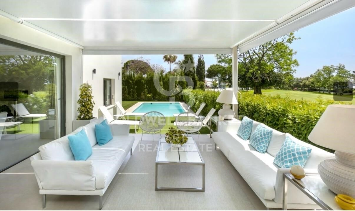 Elegant single-level townhouse on the frontline of the golf course - Guadalmina