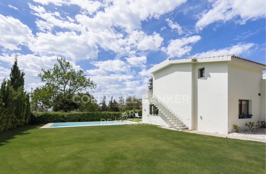 Elegant single-level townhouse on the frontline of the golf course - Guadalmina