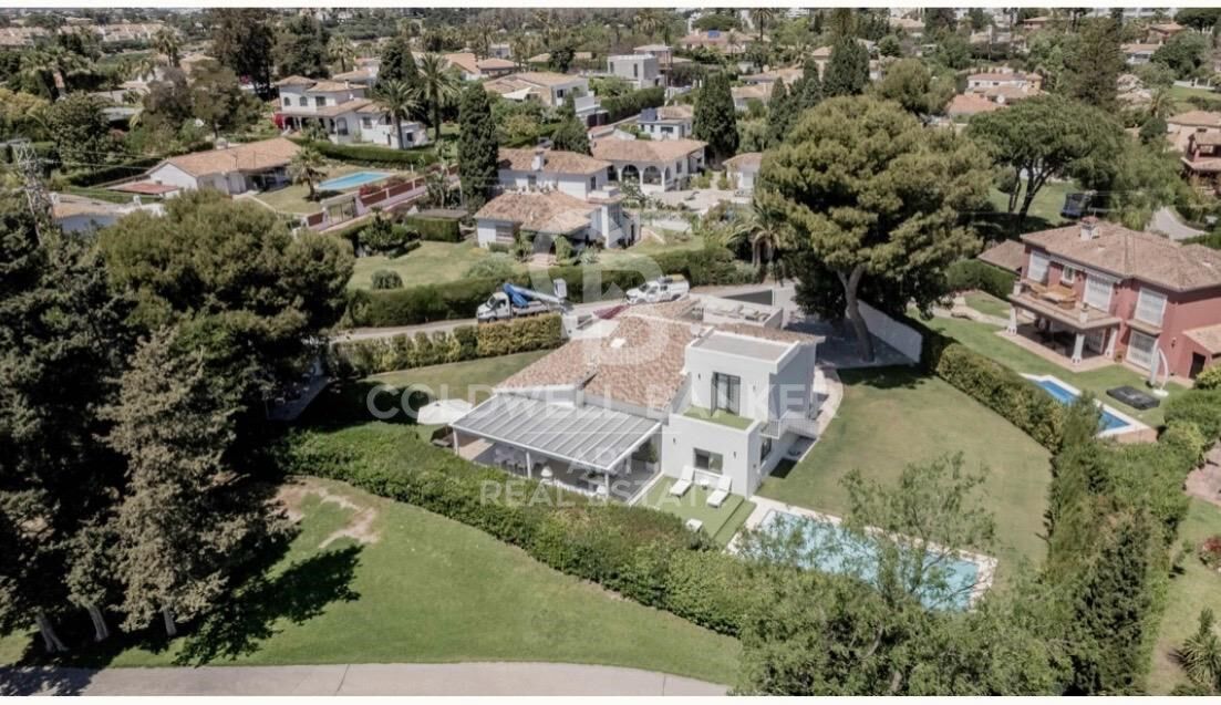 Elegant single-level townhouse on the frontline of the golf course - Guadalmina