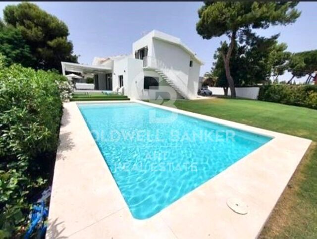 Elegante chalet adosado de una sola planta en primera línea de golf - Guadalmina