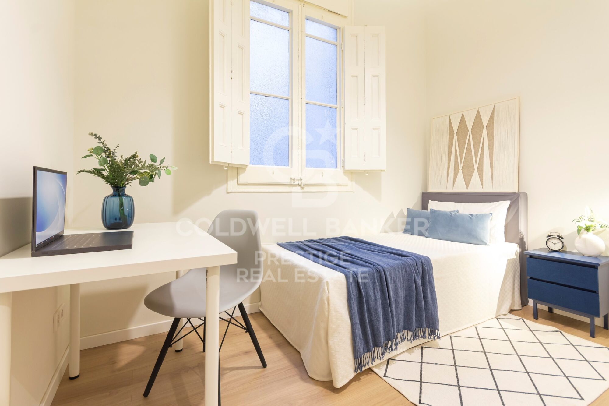 Piso modernista con dos balcones en el corazón del Eixample, Barcelona