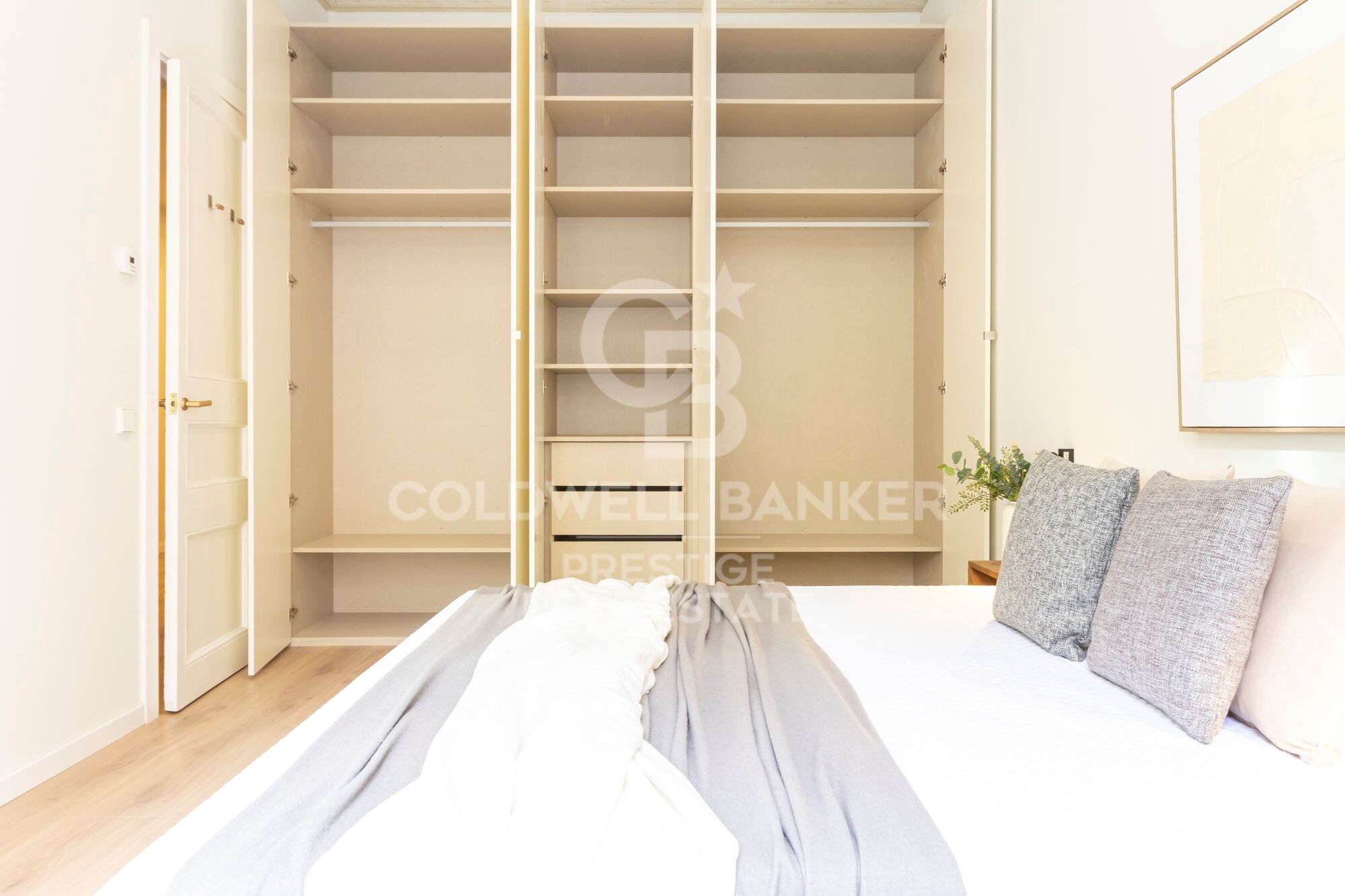 Exclusive modernist apartment with two balconies in the heart of Eixample, Barcelona