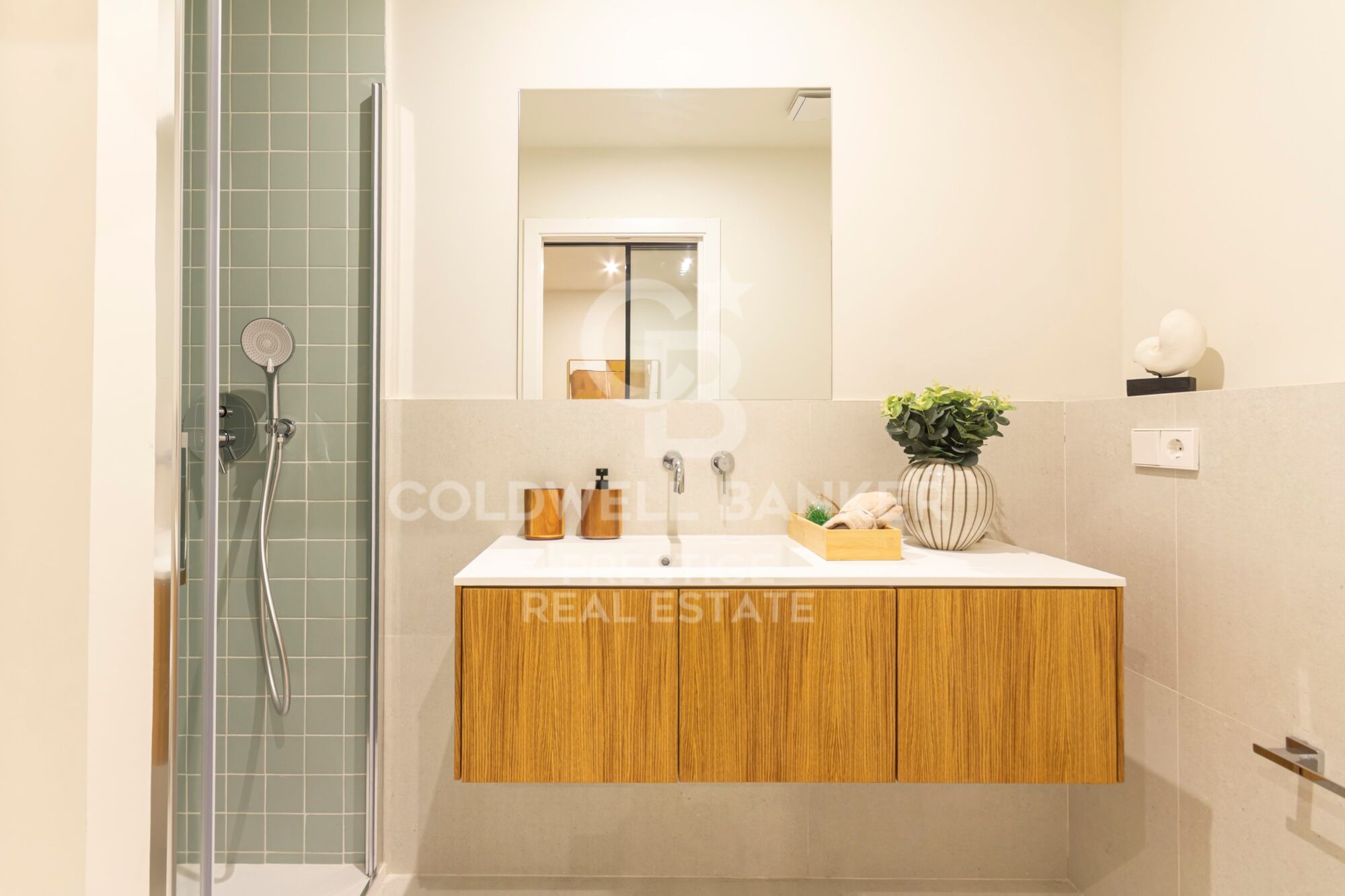 Exclusive modernist apartment with two balconies in the heart of Eixample, Barcelona