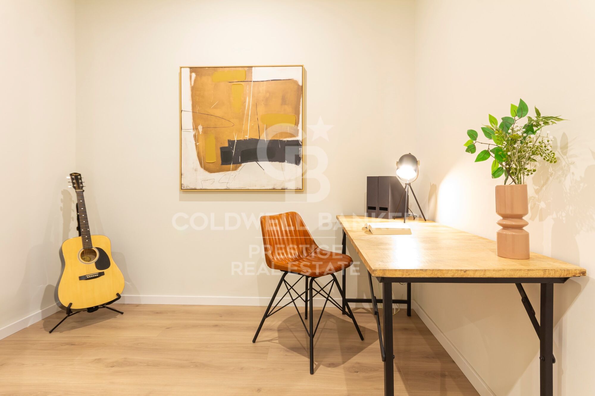 Piso modernista con dos balcones en el corazón del Eixample, Barcelona