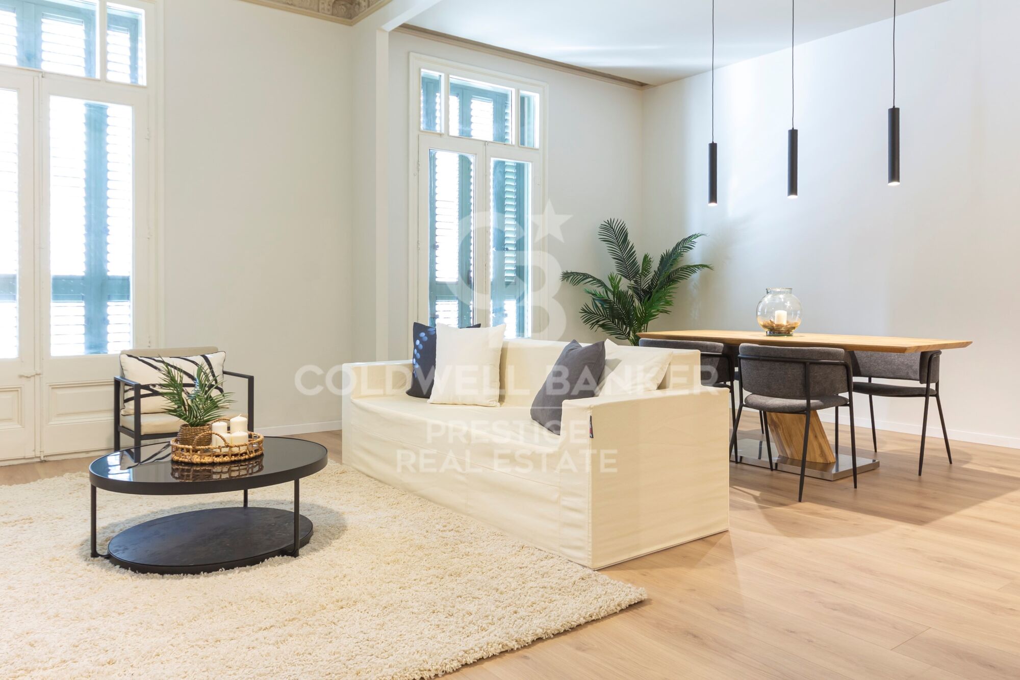 Exclusive modernist apartment with two balconies in the heart of Eixample, Barcelona