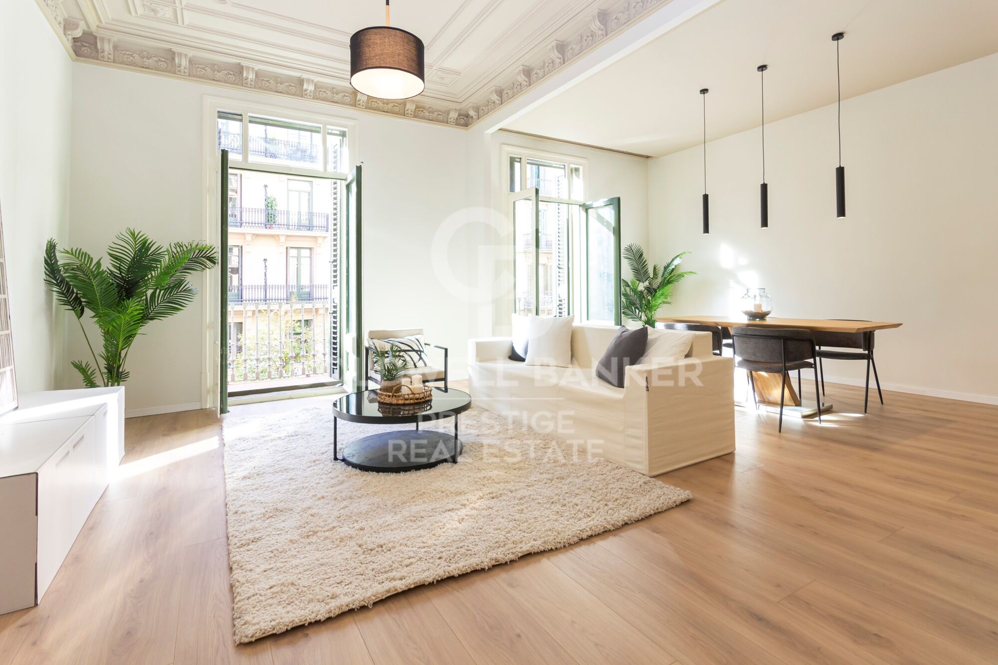 Exclusive modernist apartment with two balconies in the heart of Eixample, Barcelona