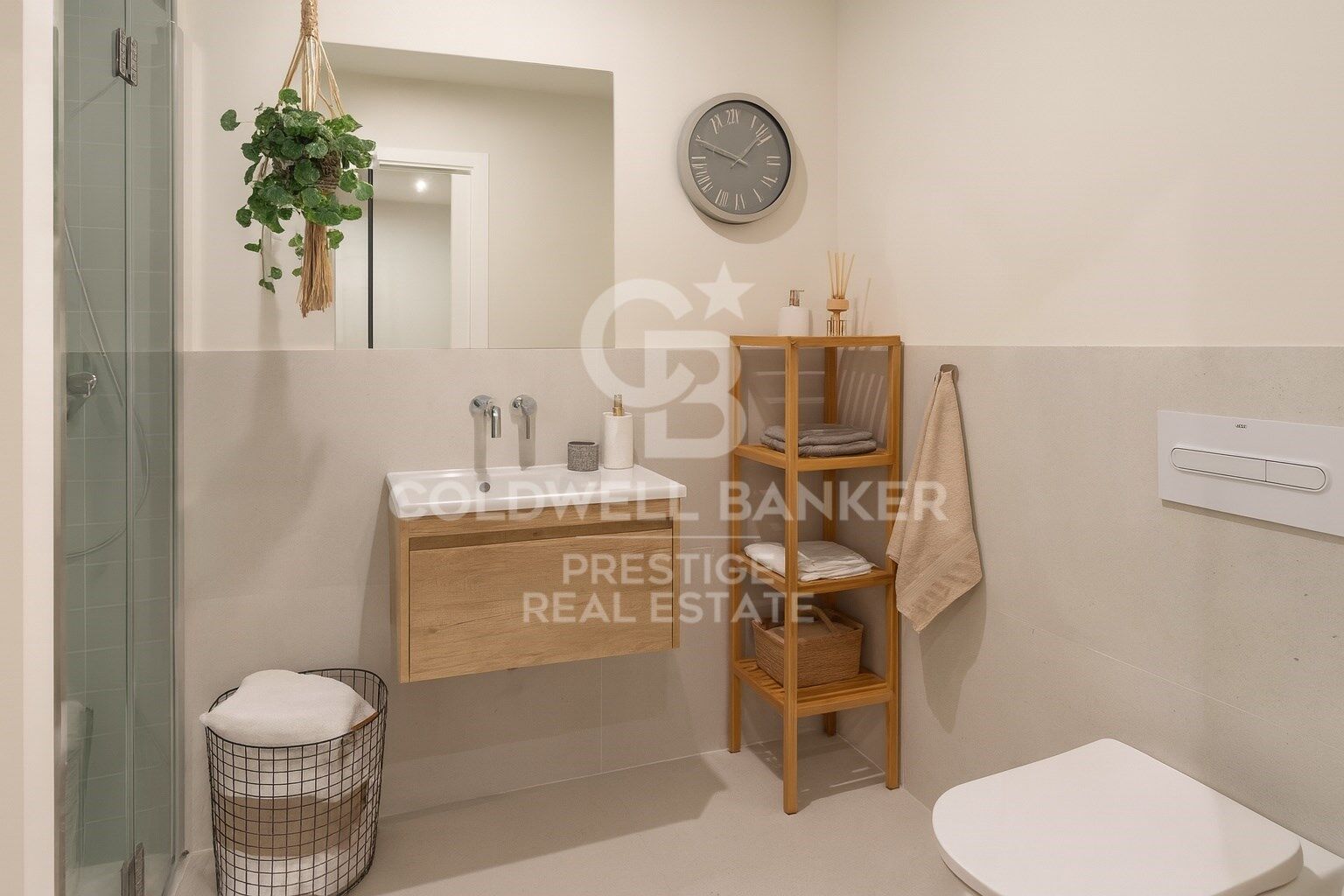 Exclusive modernist apartment with two balconies in the heart of Eixample, Barcelona