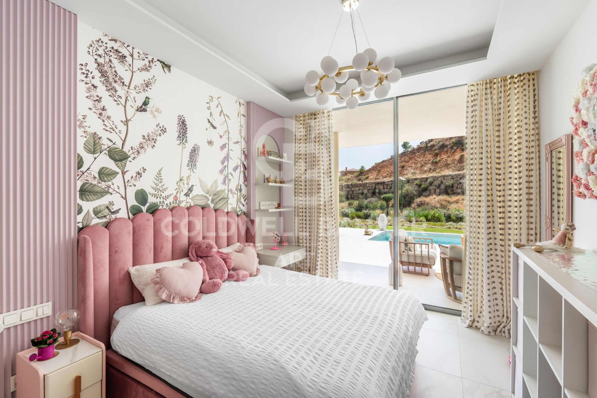 New Luxury Apartment with Sea and Mountain Views in La Reserva del Higuerón