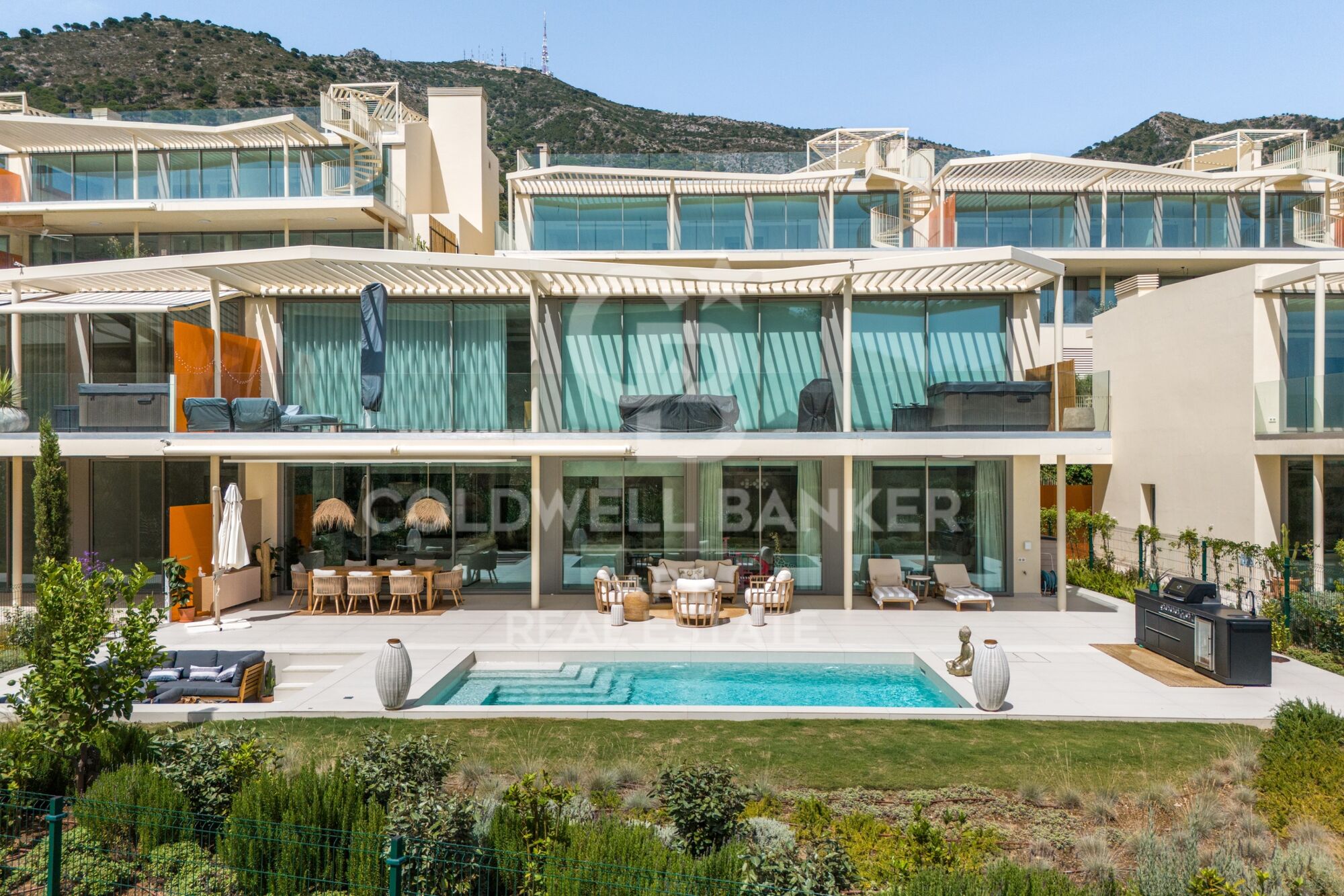 Neue Luxuswohnung mit Meer- und Bergblick in La Reserva del Higuerón