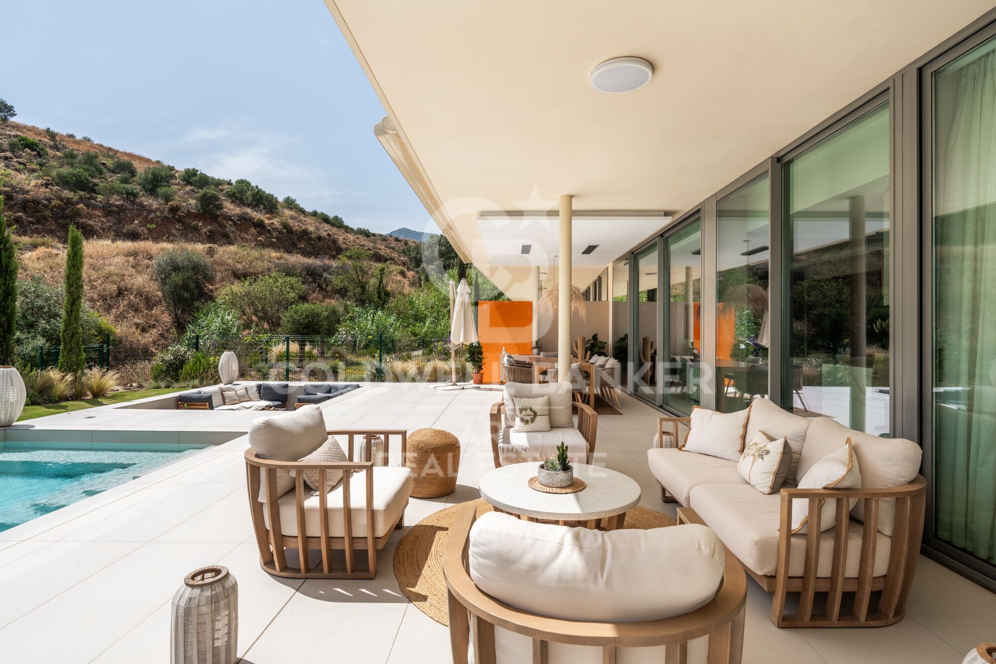 Nuevo apartamento de lujo con vistas al mar y montaña en La Reserva del Higuerón