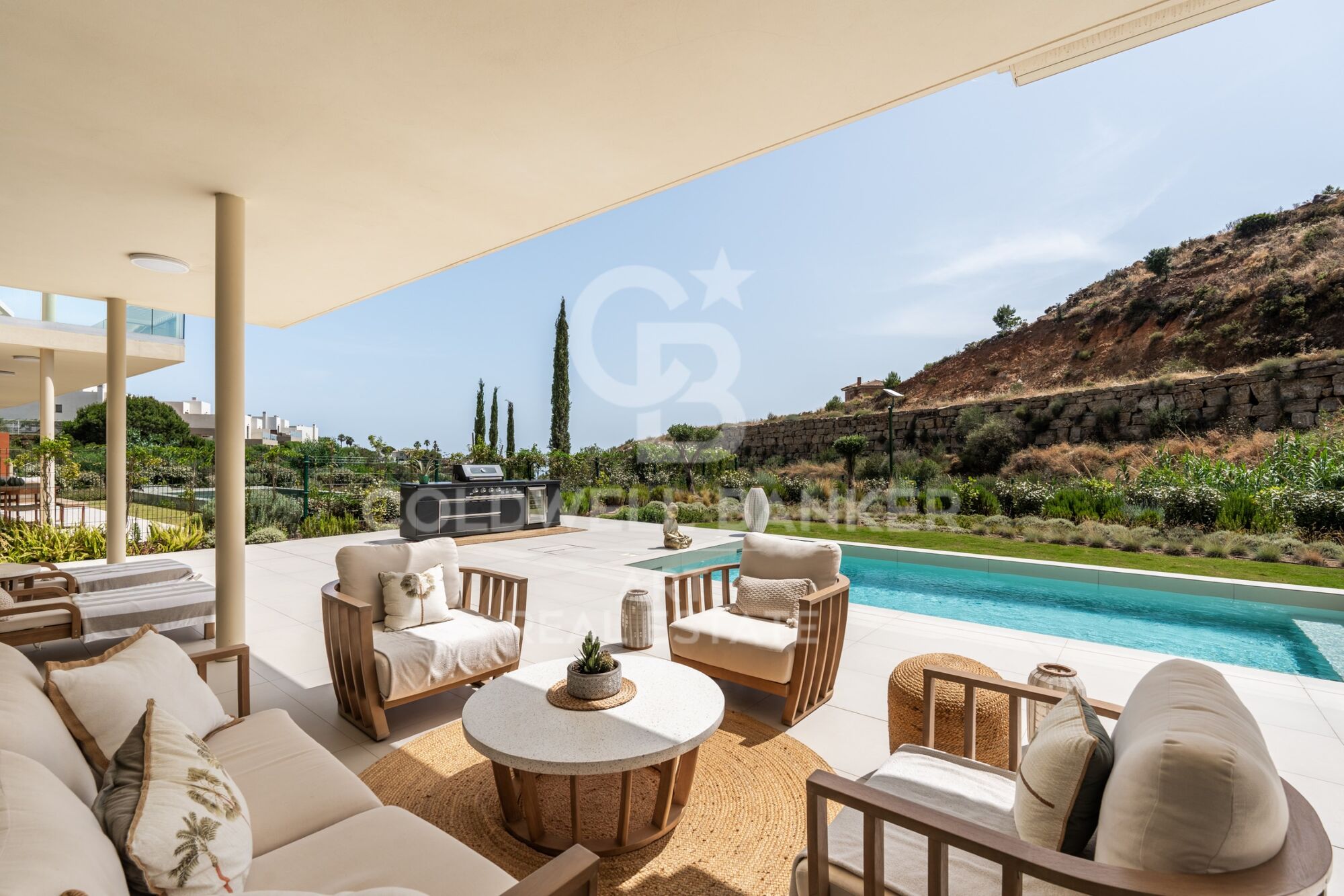 Nuevo apartamento de lujo con vistas al mar y montaña en La Reserva del Higuerón