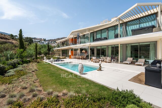 Nouvel appartement de luxe avec vue sur la mer et la montagne à La Reserva del Higuerón