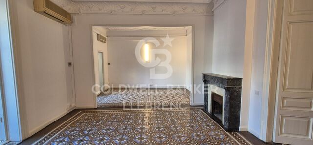 Wonderful office with modernist touches for rent on Calle Bailén