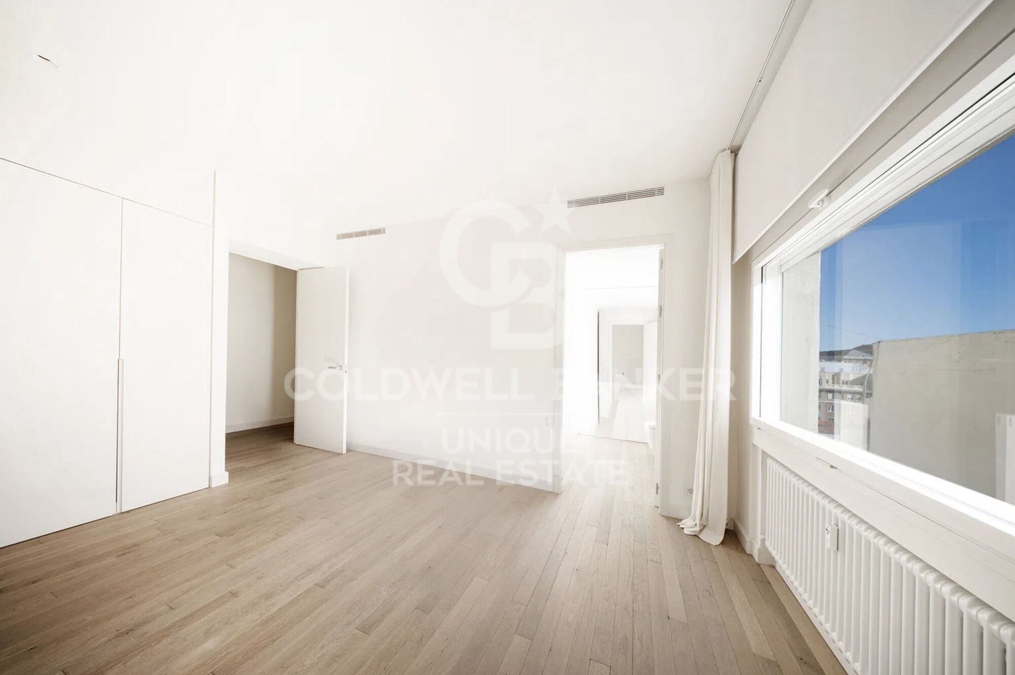 Ático reformado de 4 habitaciones, terraza y garaje en el barrio de Salamanca