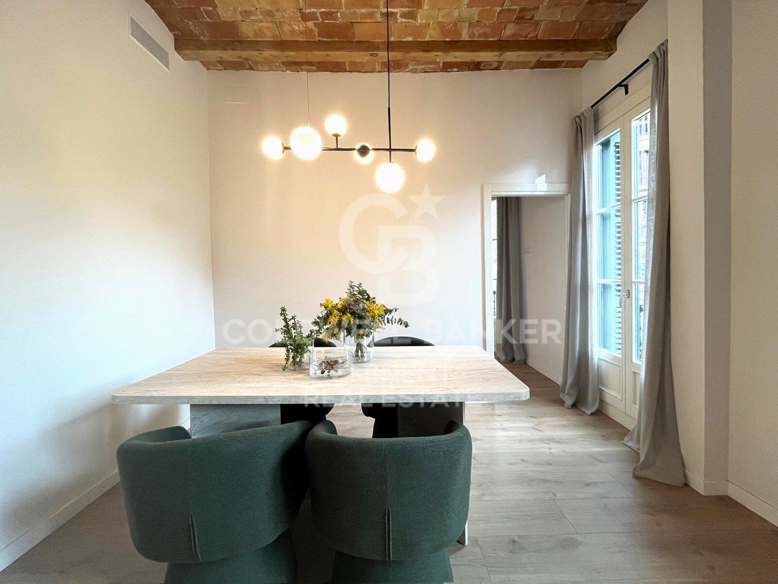 Piso reformado y amueblado a estrenar en calle Aribau