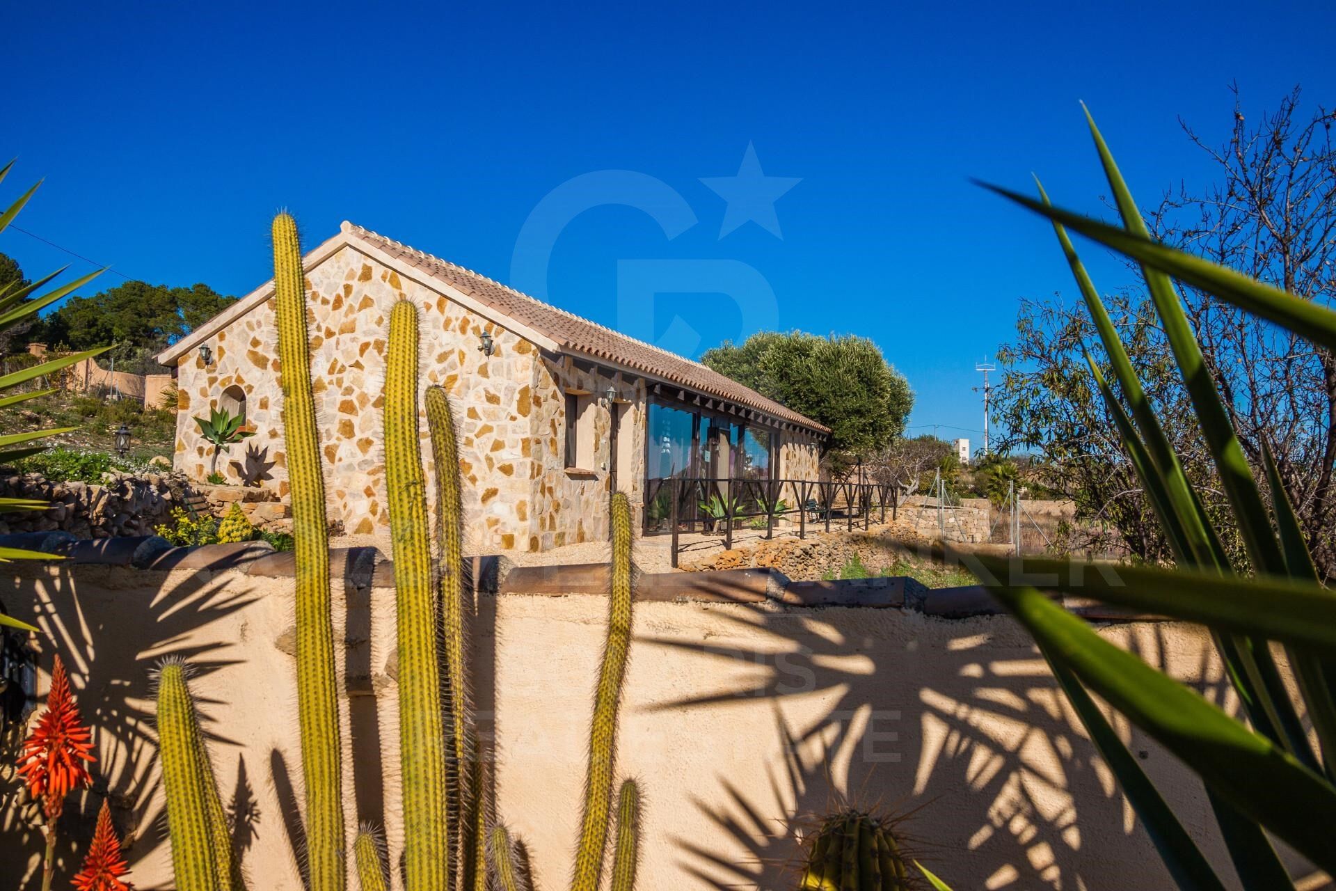 Exclusive historic finca with Mediterranean soul, sea views and tourist potential in Benissa