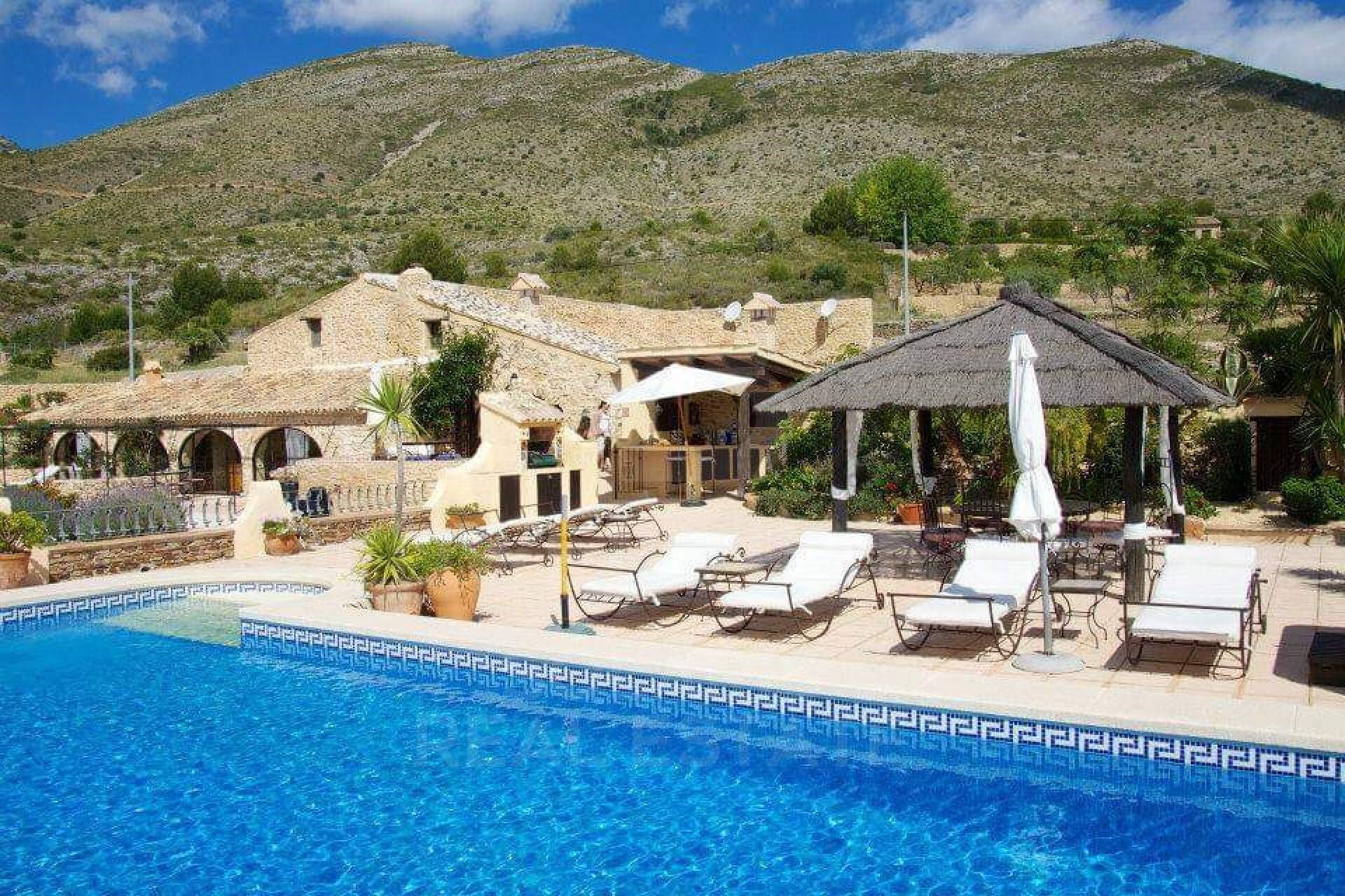 Exclusive historic finca with Mediterranean soul, sea views and tourist potential in Benissa