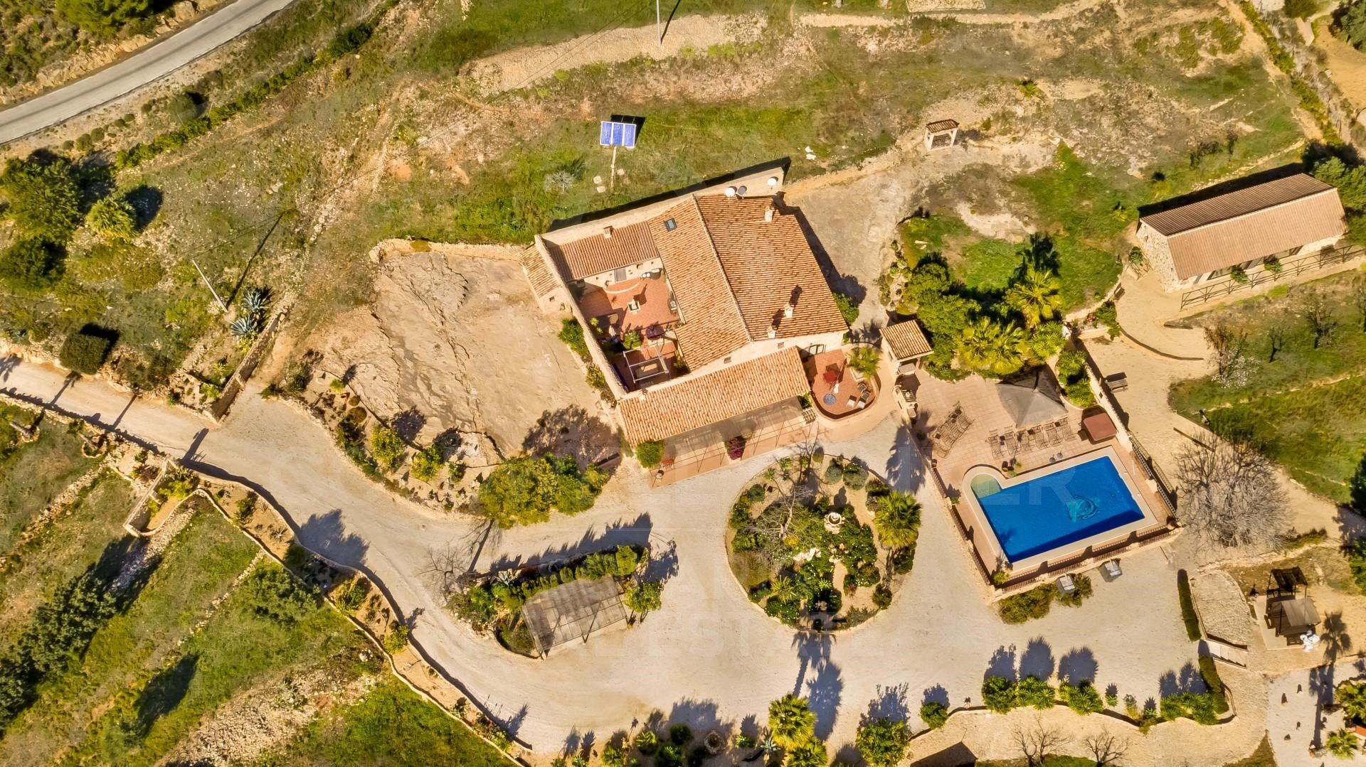 Exclusive historic finca with Mediterranean soul, sea views and tourist potential in Benissa