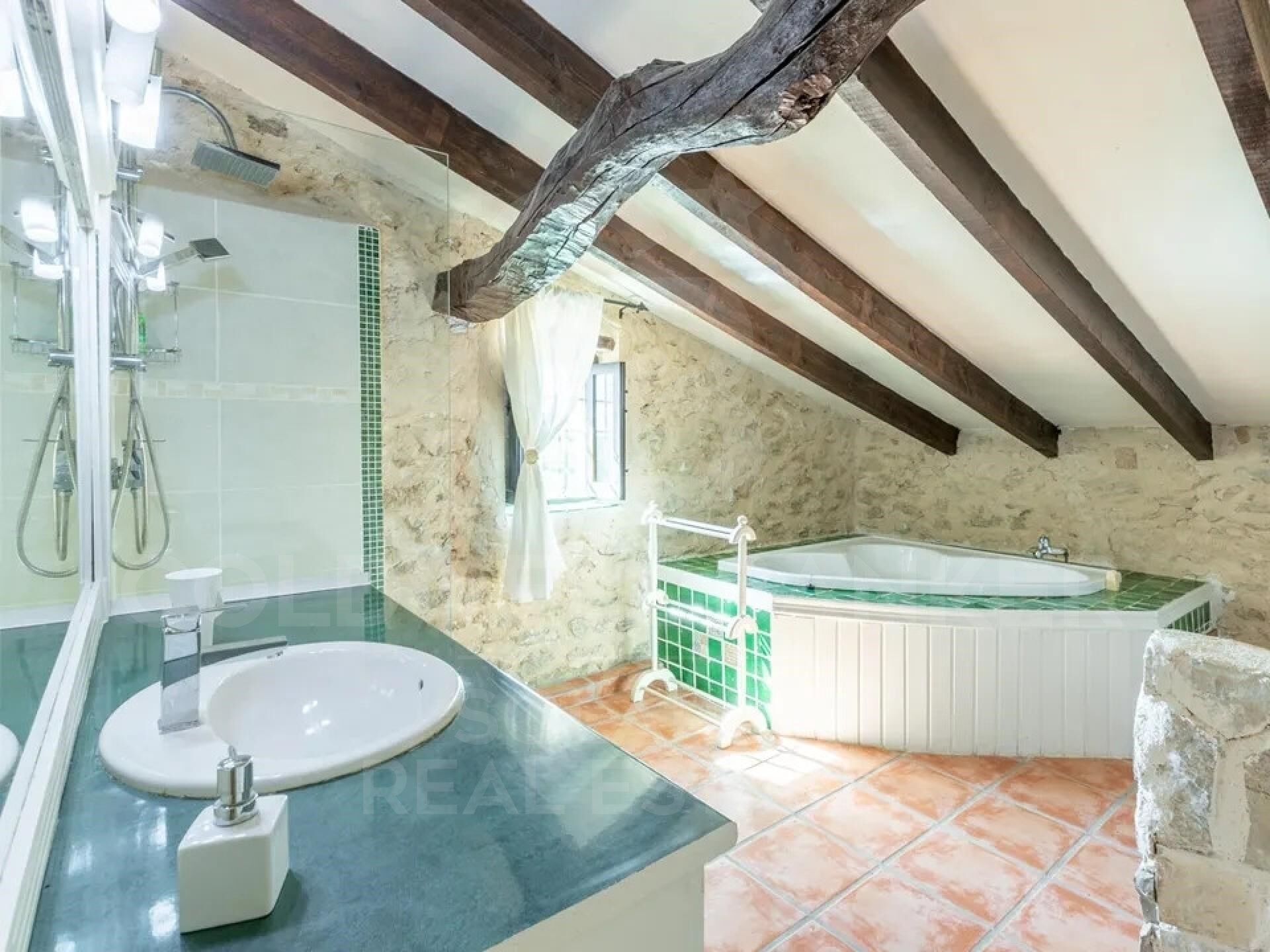 Exclusive historic finca with Mediterranean soul, sea views and tourist potential in Benissa