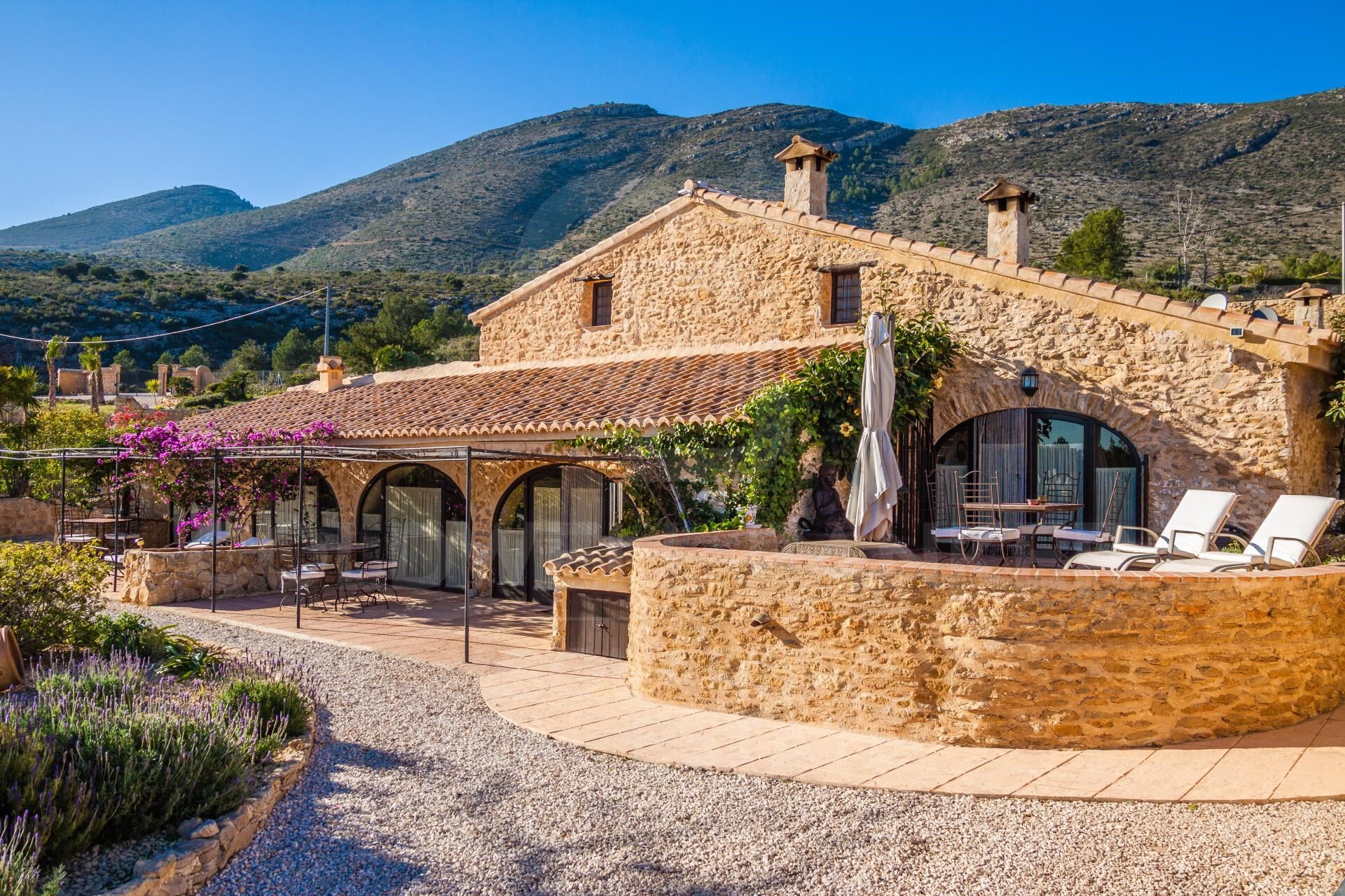 Exklusive historische Finca mit mediterraner Seele, Meerblick und touristischem Potenzial in Benissa