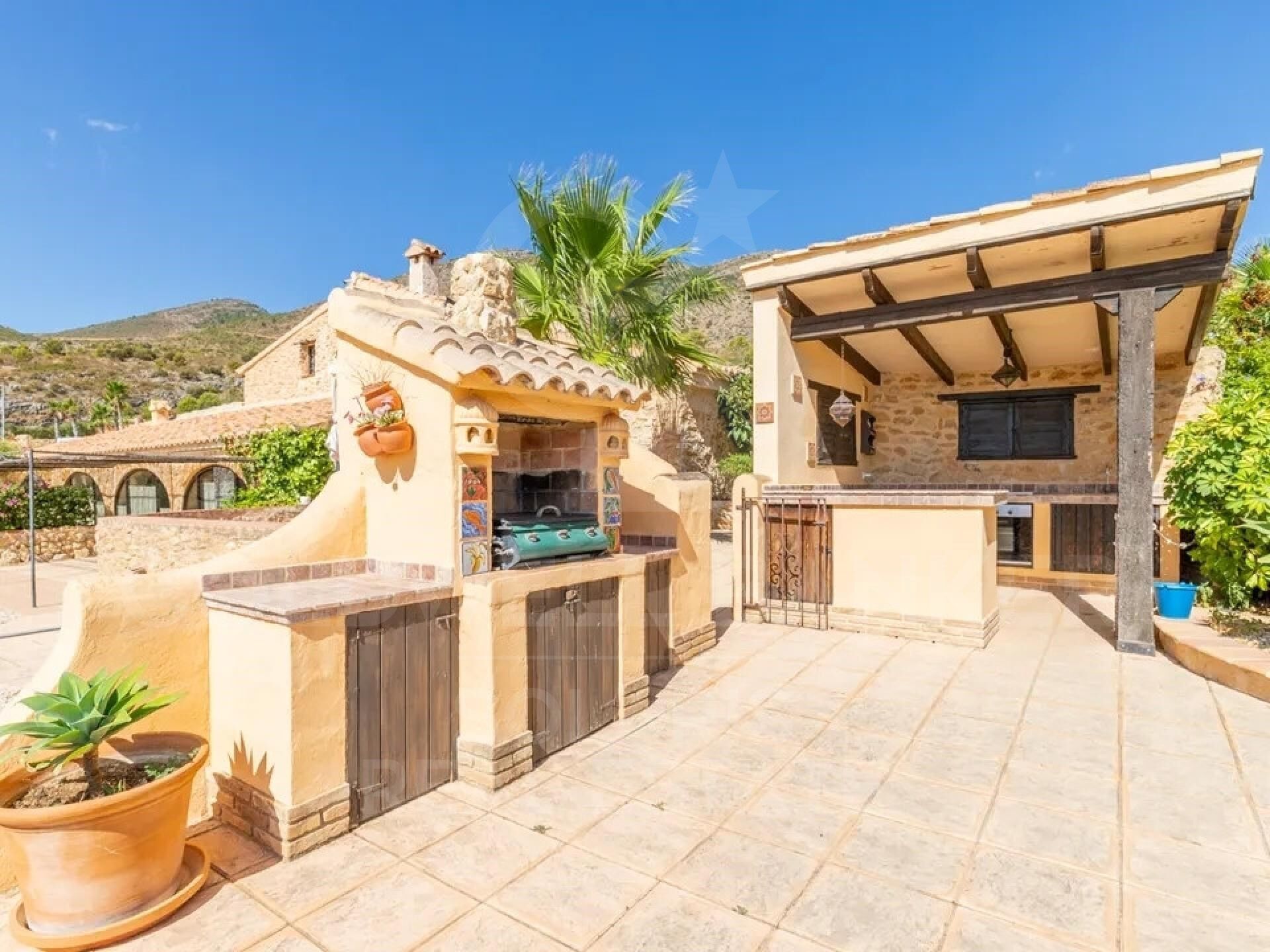 Exclusive historic finca with Mediterranean soul, sea views and tourist potential in Benissa