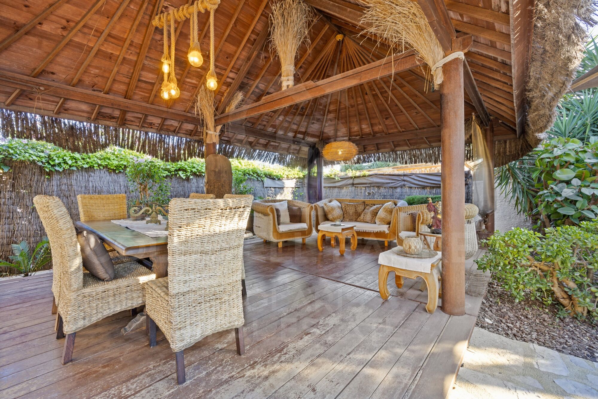 Finca completamente renovada con casa de invitados, piscina y ambiente balinés cerca del casco antiguo de Jávea