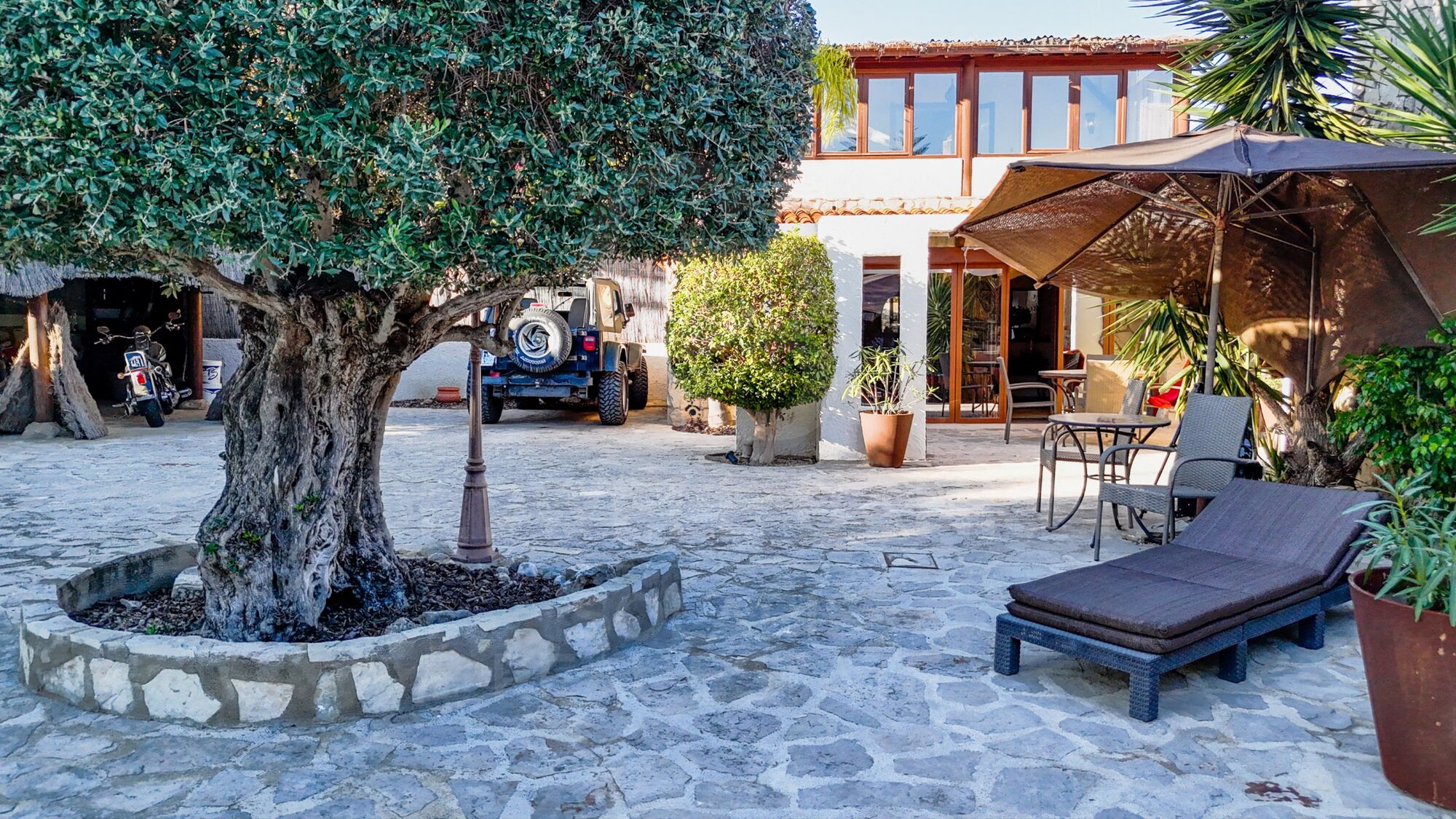 Finca completamente renovada con casa de invitados, piscina y ambiente balinés cerca del casco antiguo de Jávea