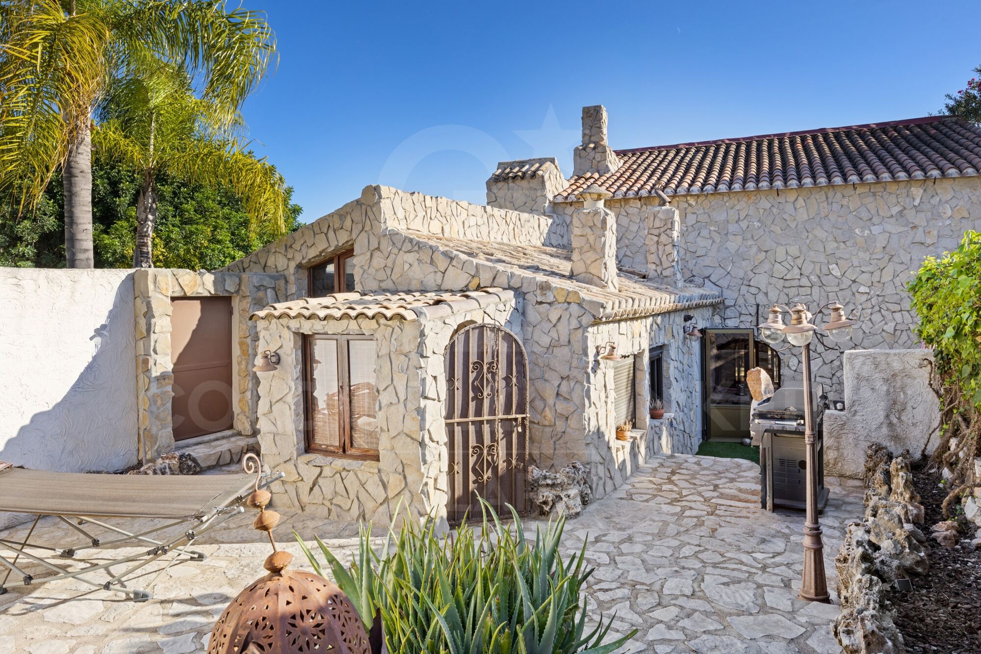 Finca completamente renovada con casa de invitados, piscina y ambiente balinés cerca del casco antiguo de Jávea