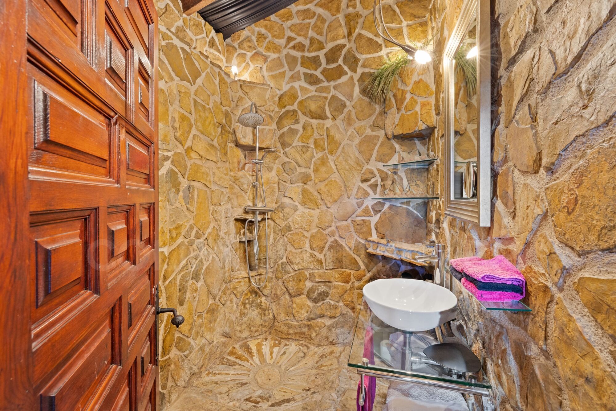 Finca completamente renovada con casa de invitados, piscina y ambiente balinés cerca del casco antiguo de Jávea