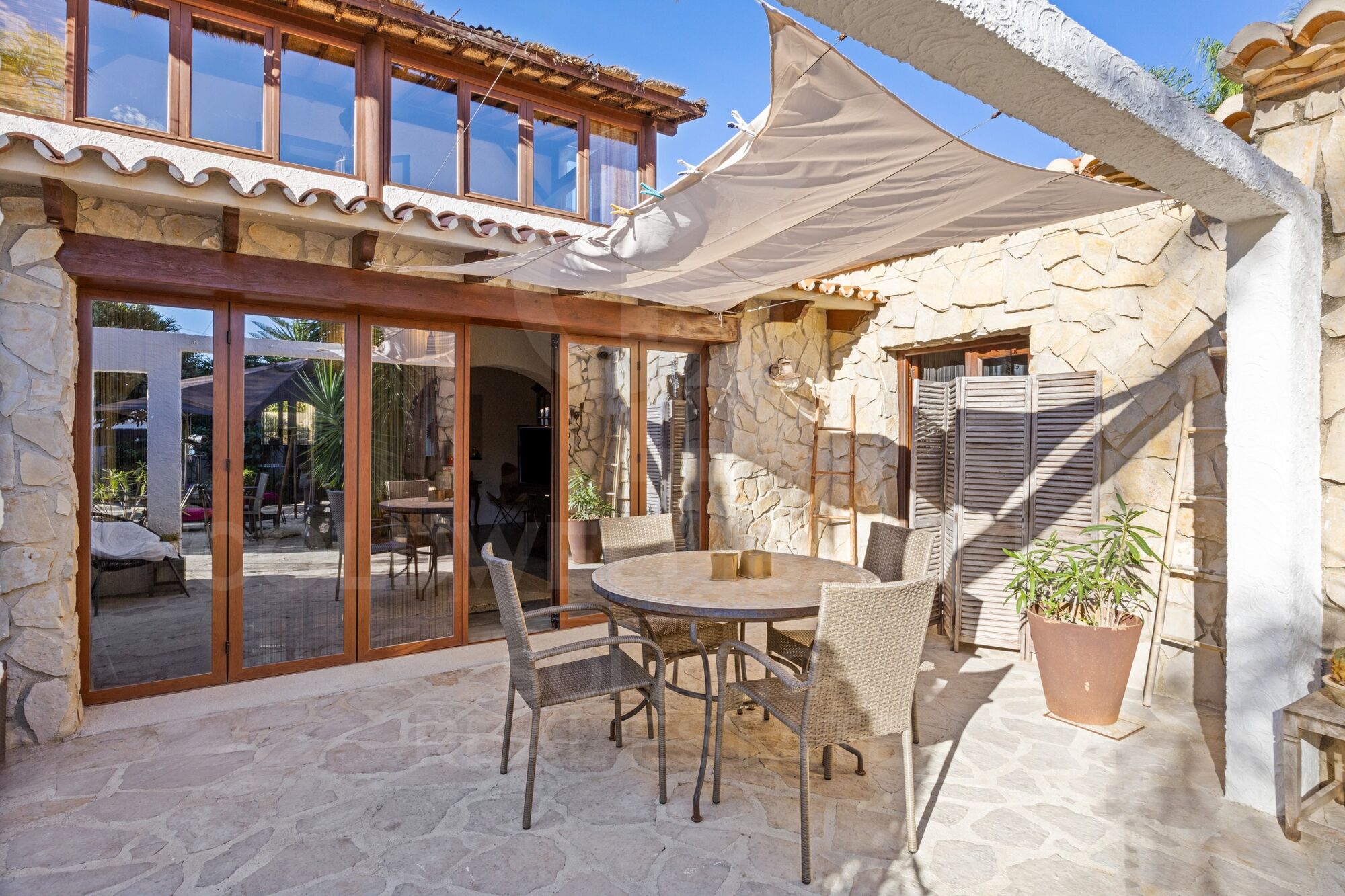 Finca completamente renovada con casa de invitados, piscina y ambiente balinés cerca del casco antiguo de Jávea
