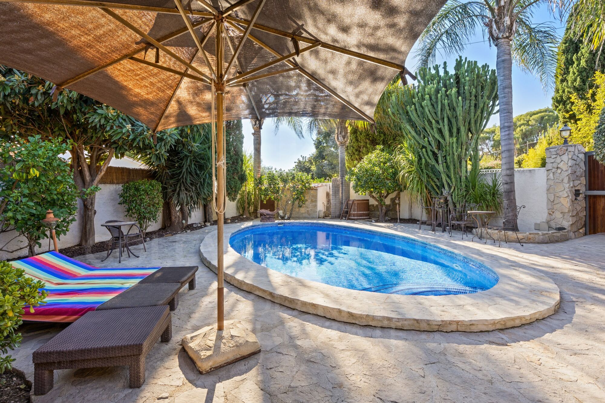 Finca completamente renovada con casa de invitados, piscina y ambiente balinés cerca del casco antiguo de Jávea