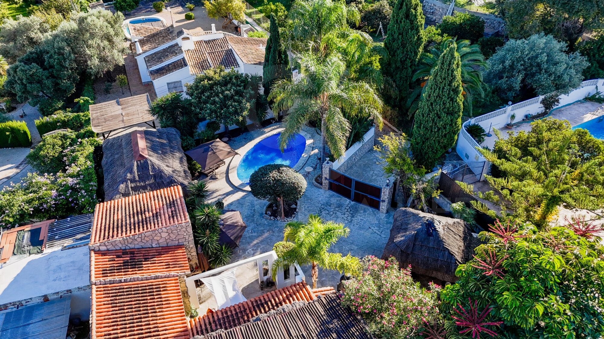 Finca completamente renovada con casa de invitados, piscina y ambiente balinés cerca del casco antiguo de Jávea