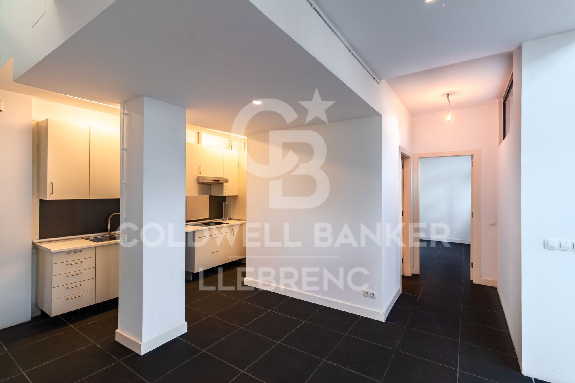 Maravillosa casa de diseño con jardín y piscina en alquiler en Vallvidrera