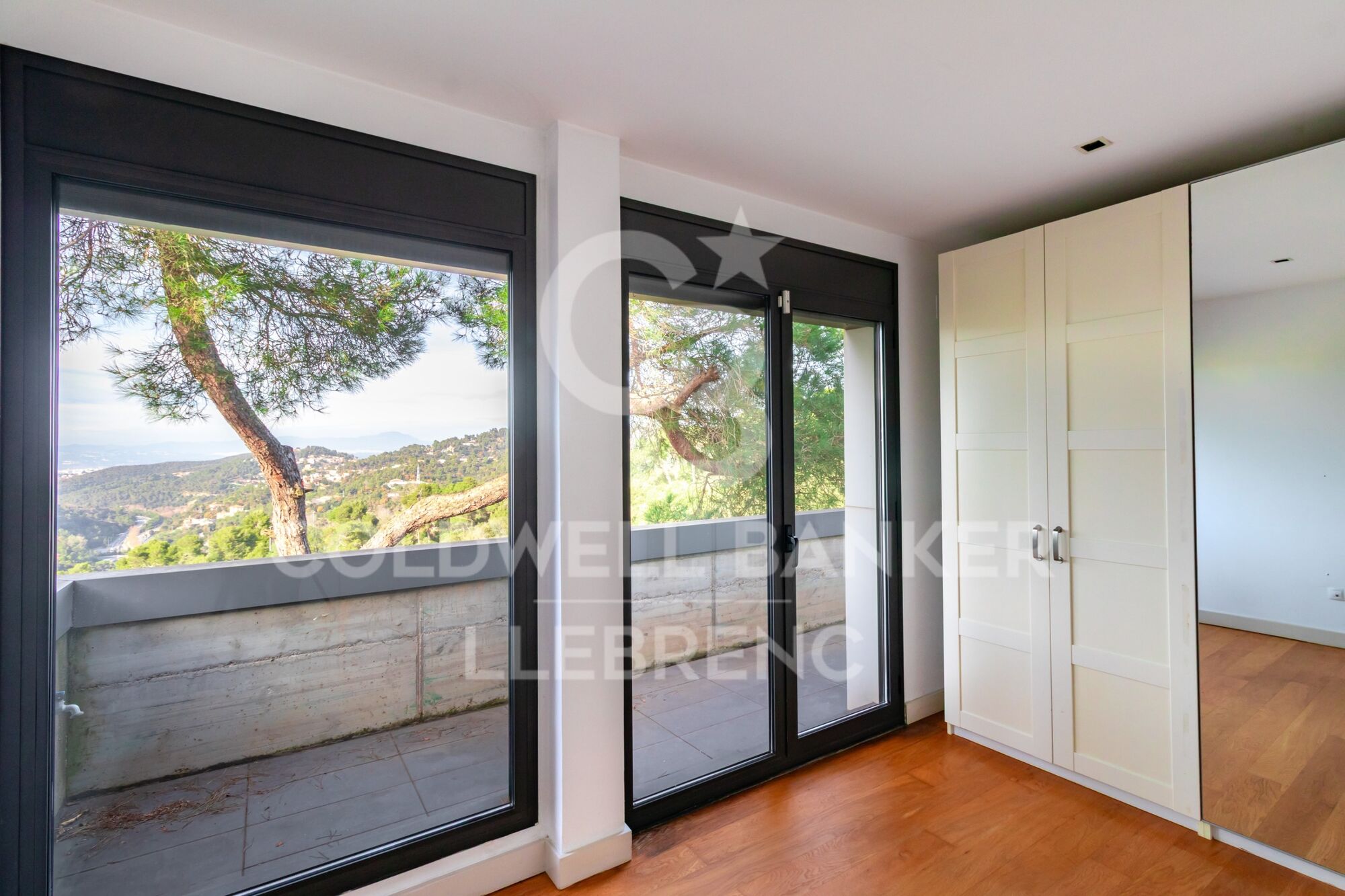 Magnifique Maison de Design avec Jardin et Piscine à Louer à Vallvidrera