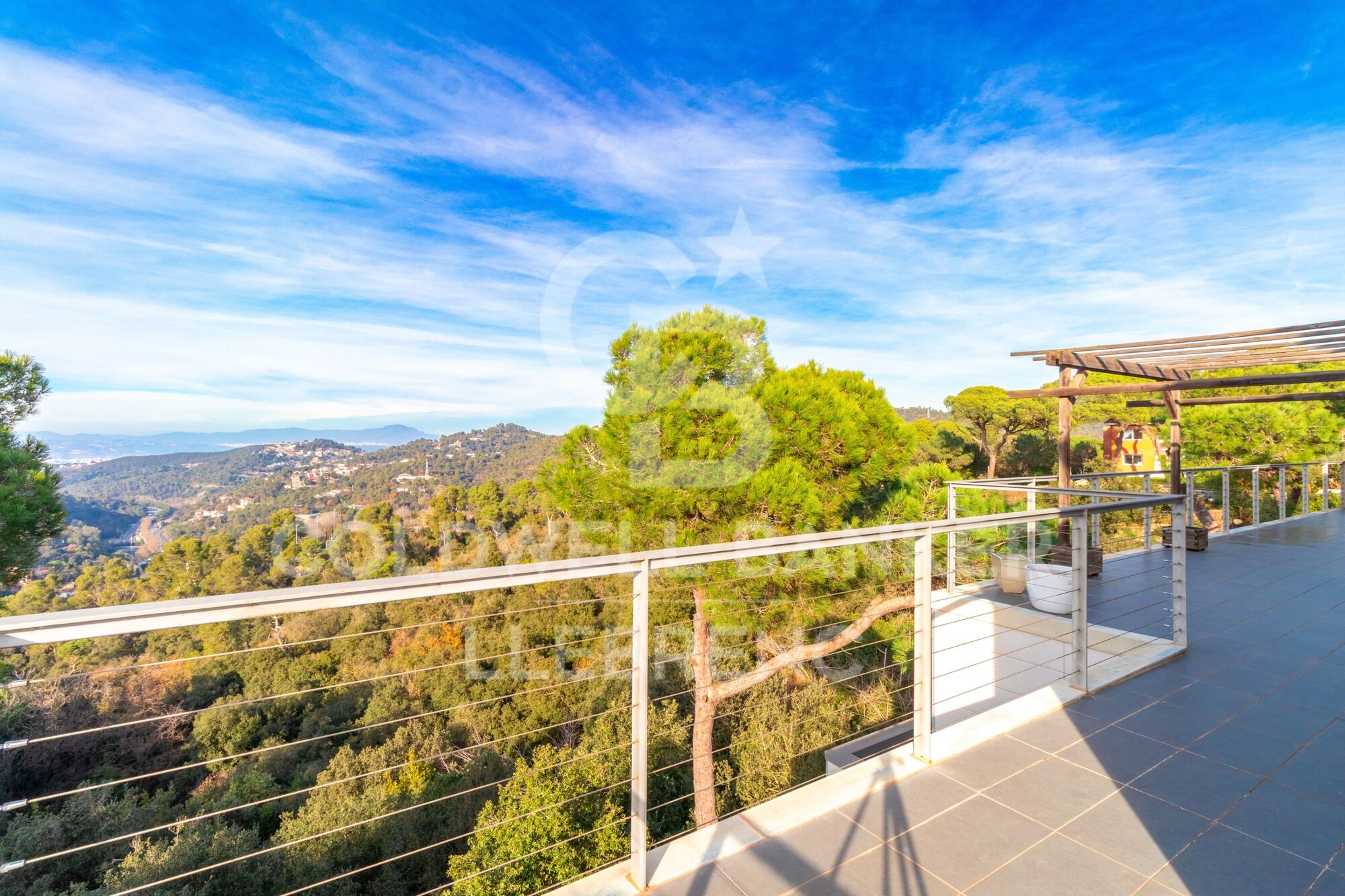 Magnifique Maison de Design avec Jardin et Piscine à Louer à Vallvidrera
