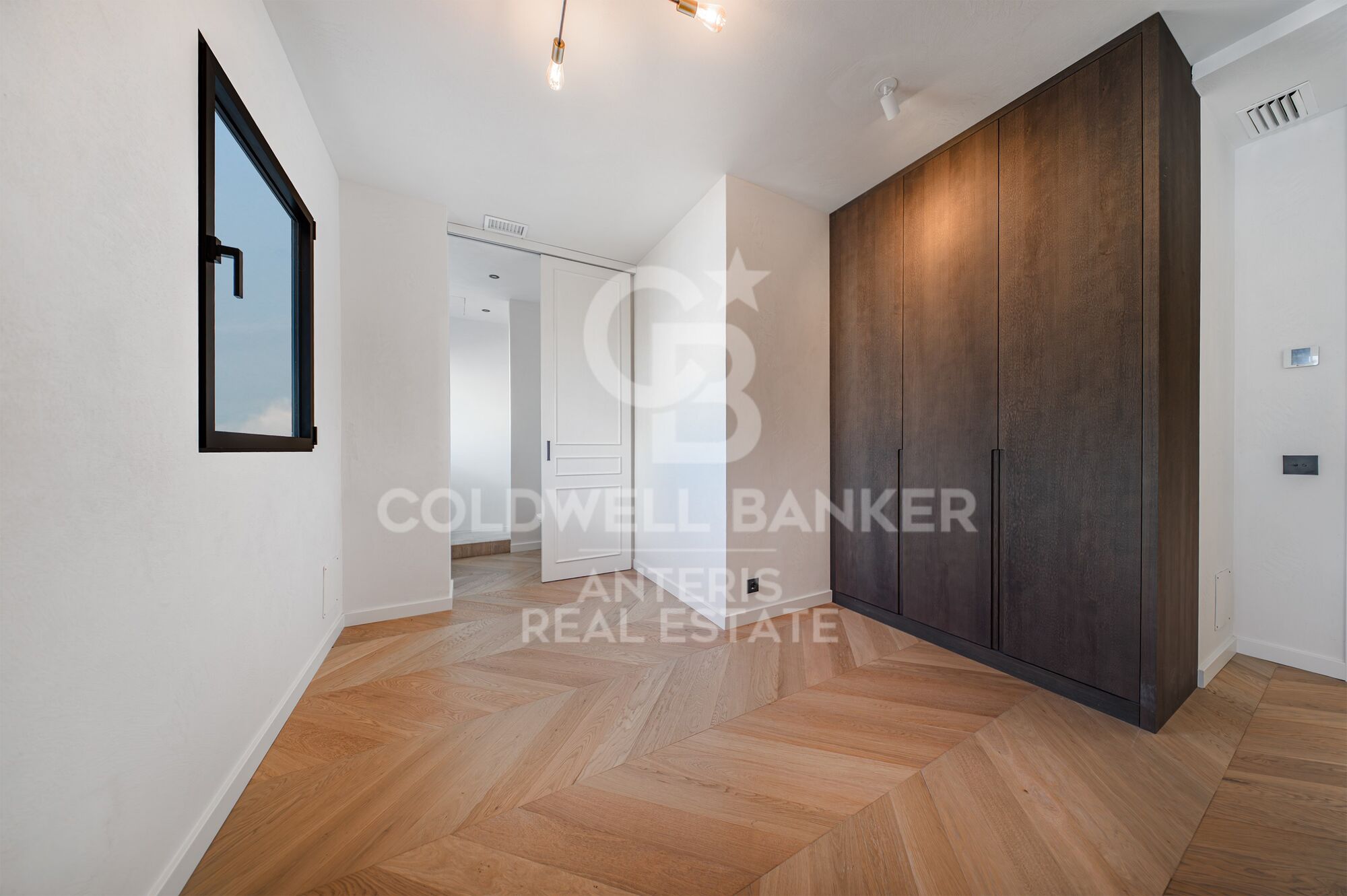 Soleado ático reformado con terraza