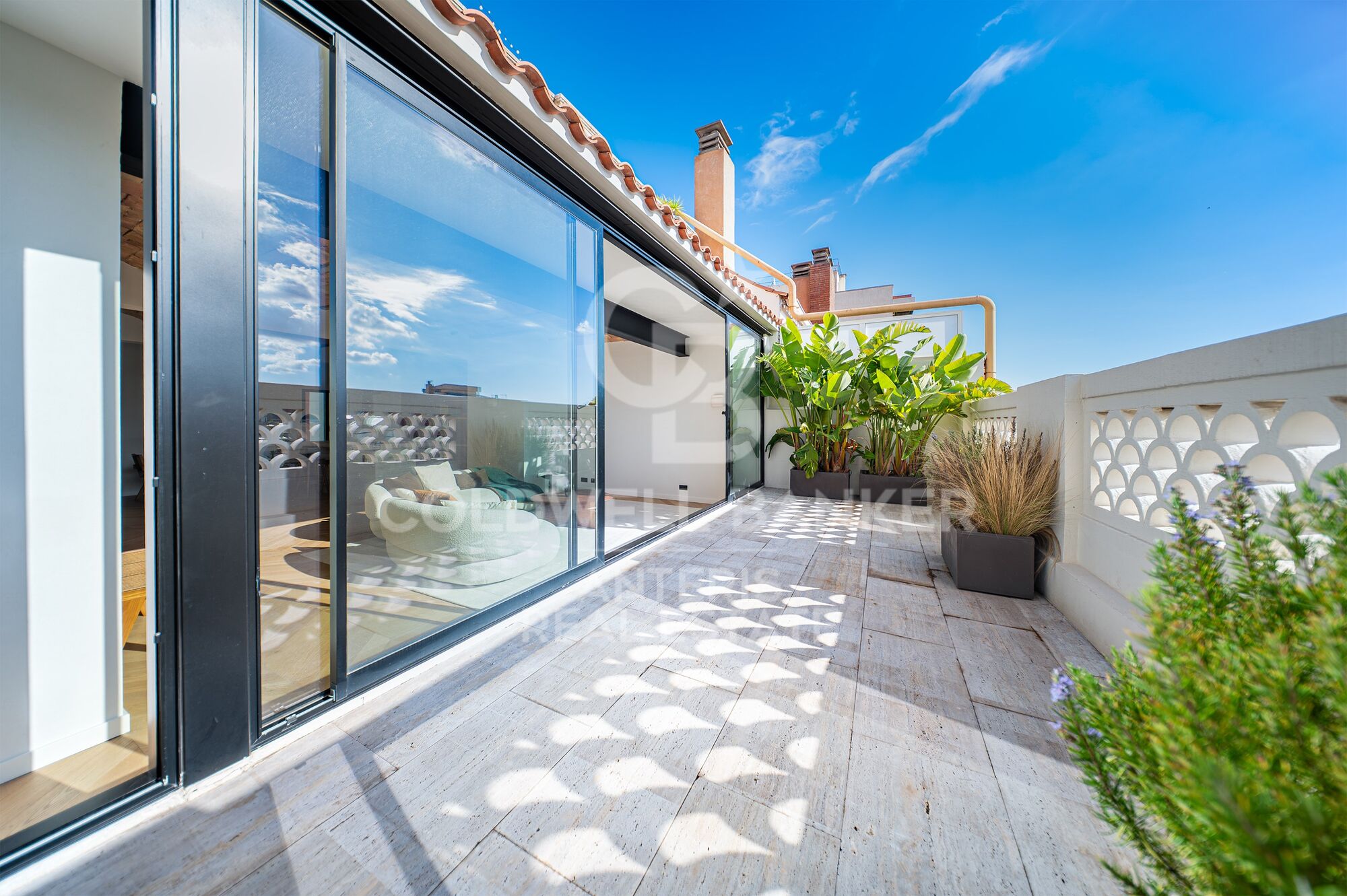 Bright renovated penthouse with terrace and 4 en-suite bedrooms